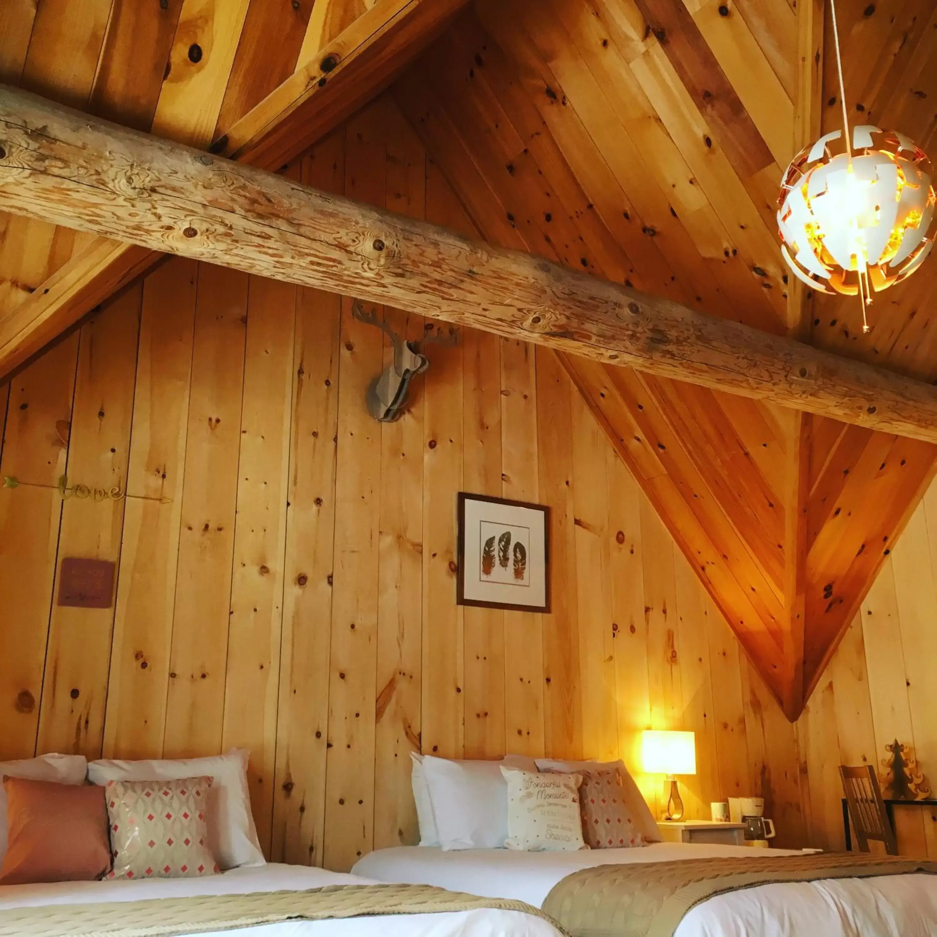 Bedroom, Bed in Auberge Couleurs de France