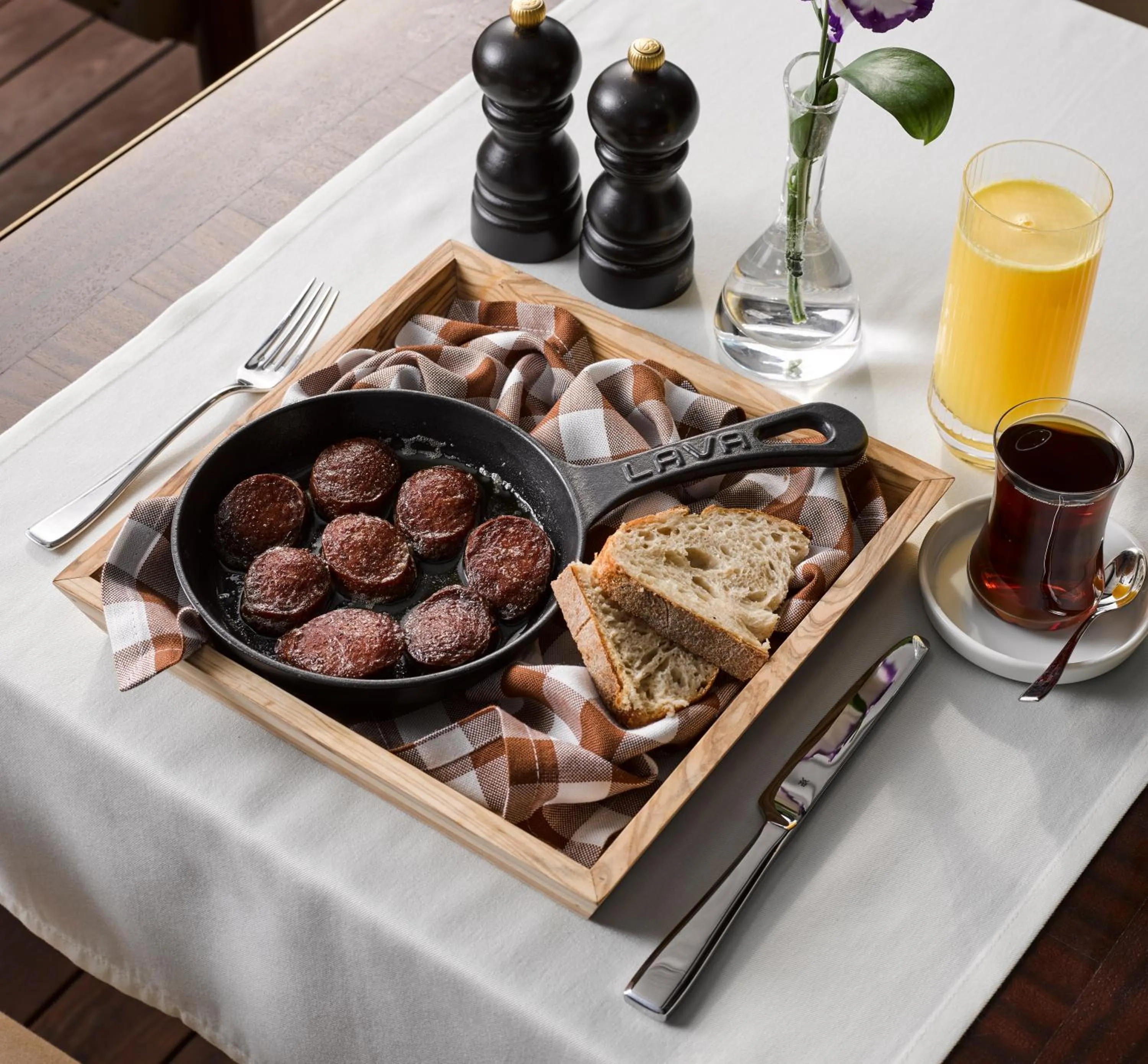 Food and drinks in Georges Hotel Galata