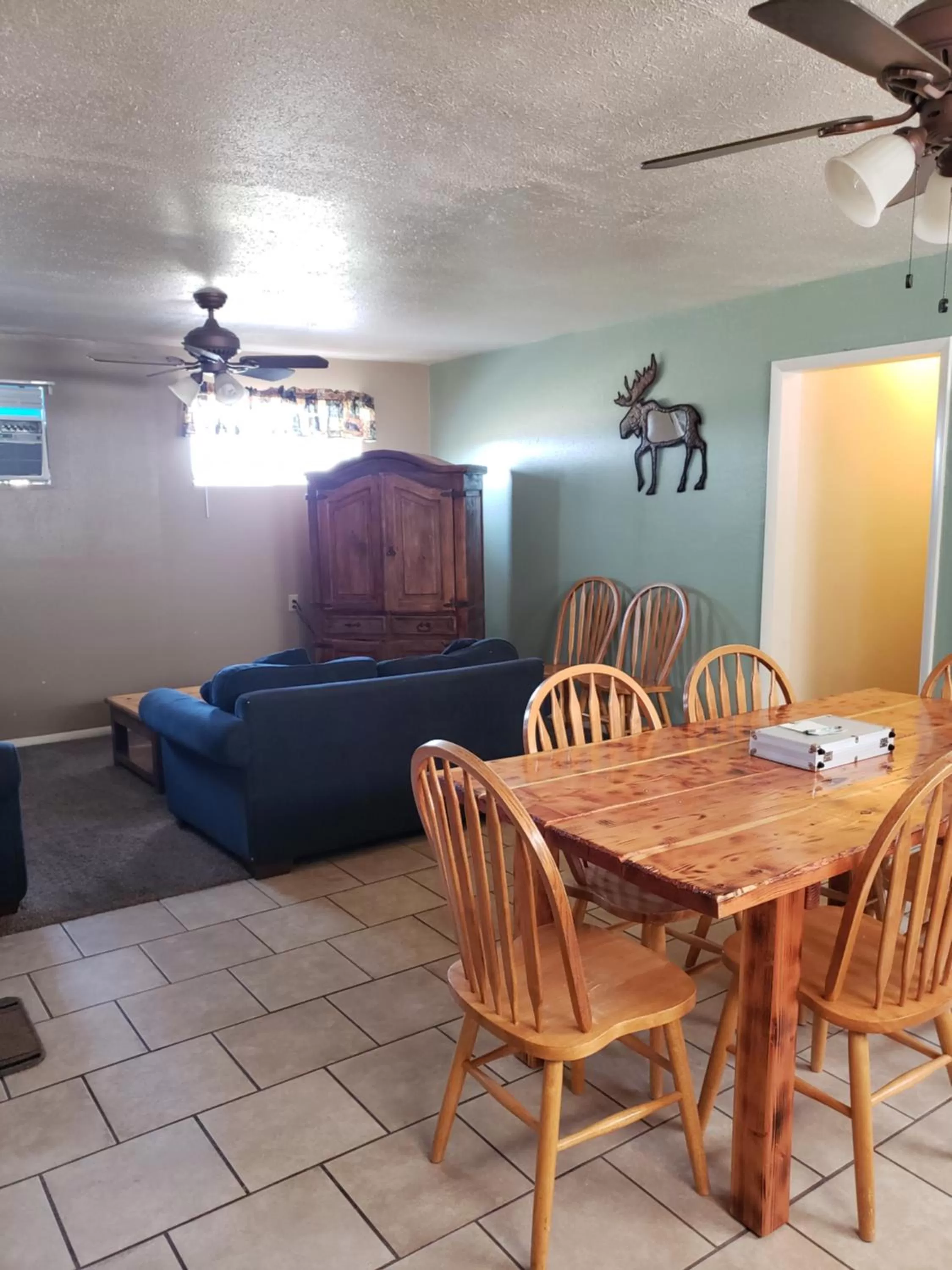 Living room, Dining Area in Flaming Gorge Resort