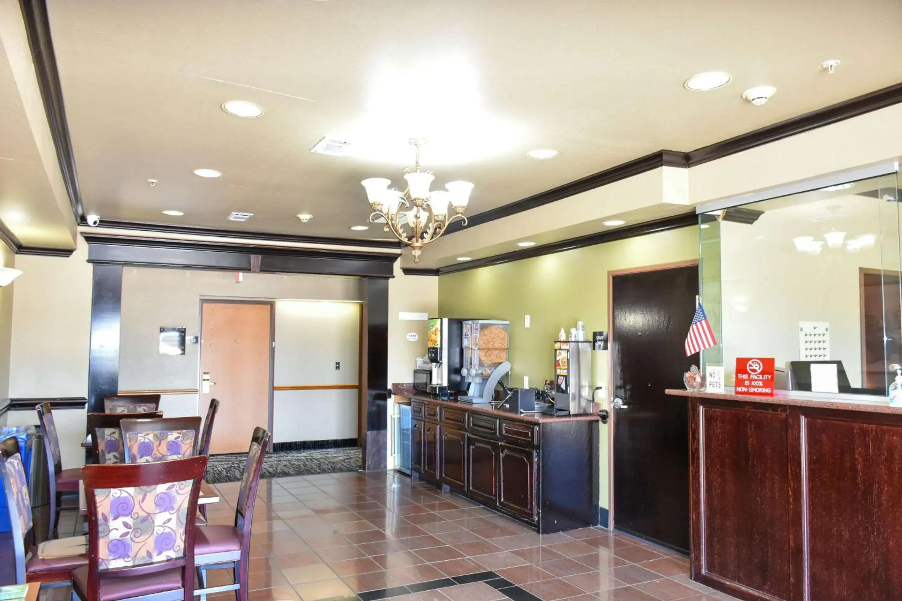Breakfast, Lobby/Reception in Super 8 by Wyndham Beaumont South I-10 & Walden Rd