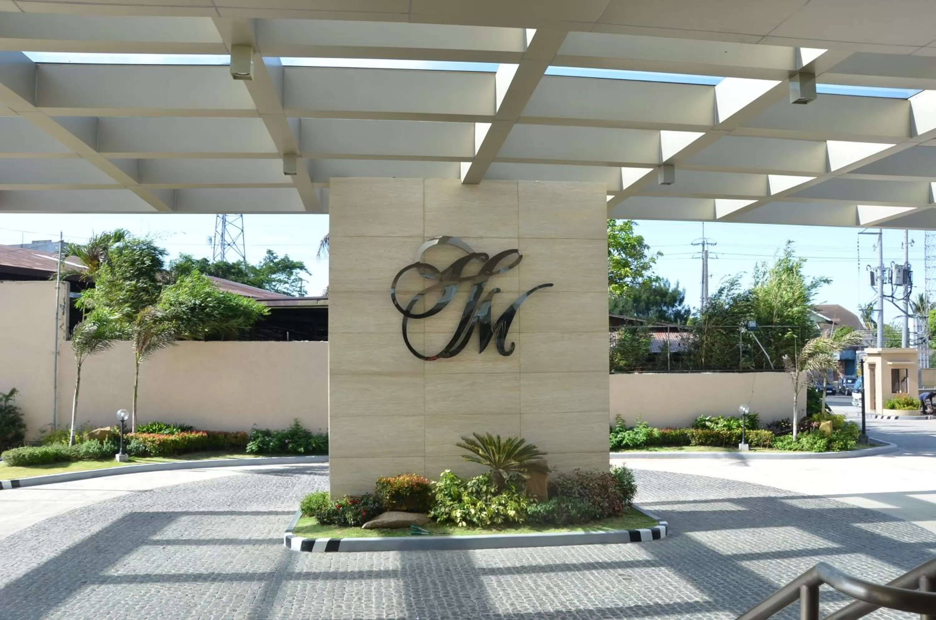 Facade/entrance in Hotel Monticello Tagaytay