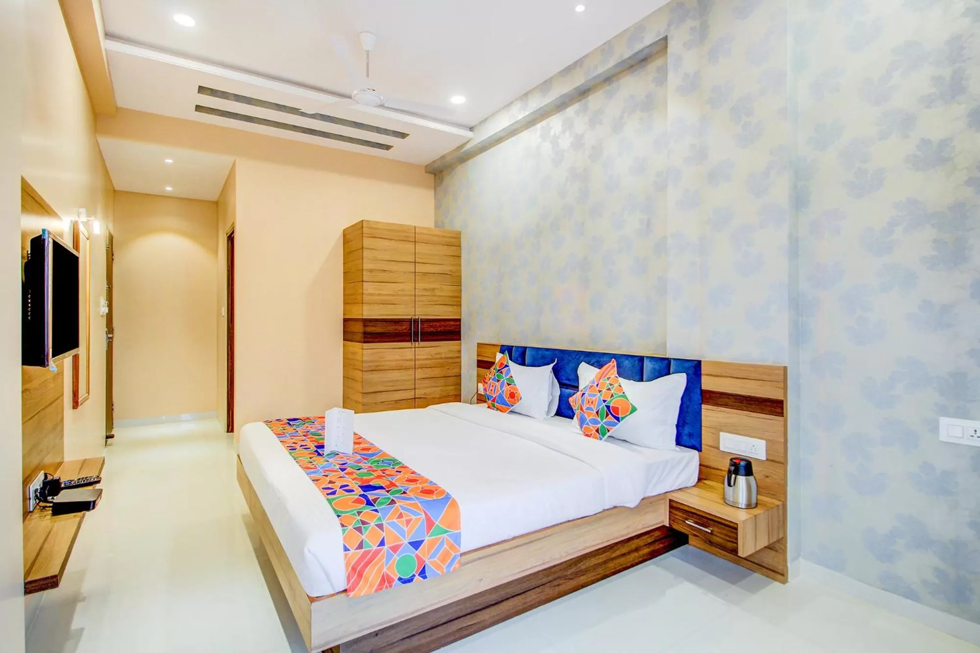 Coffee/tea facilities, Bed in FabHotel 7th Crossing Malviya Nagar