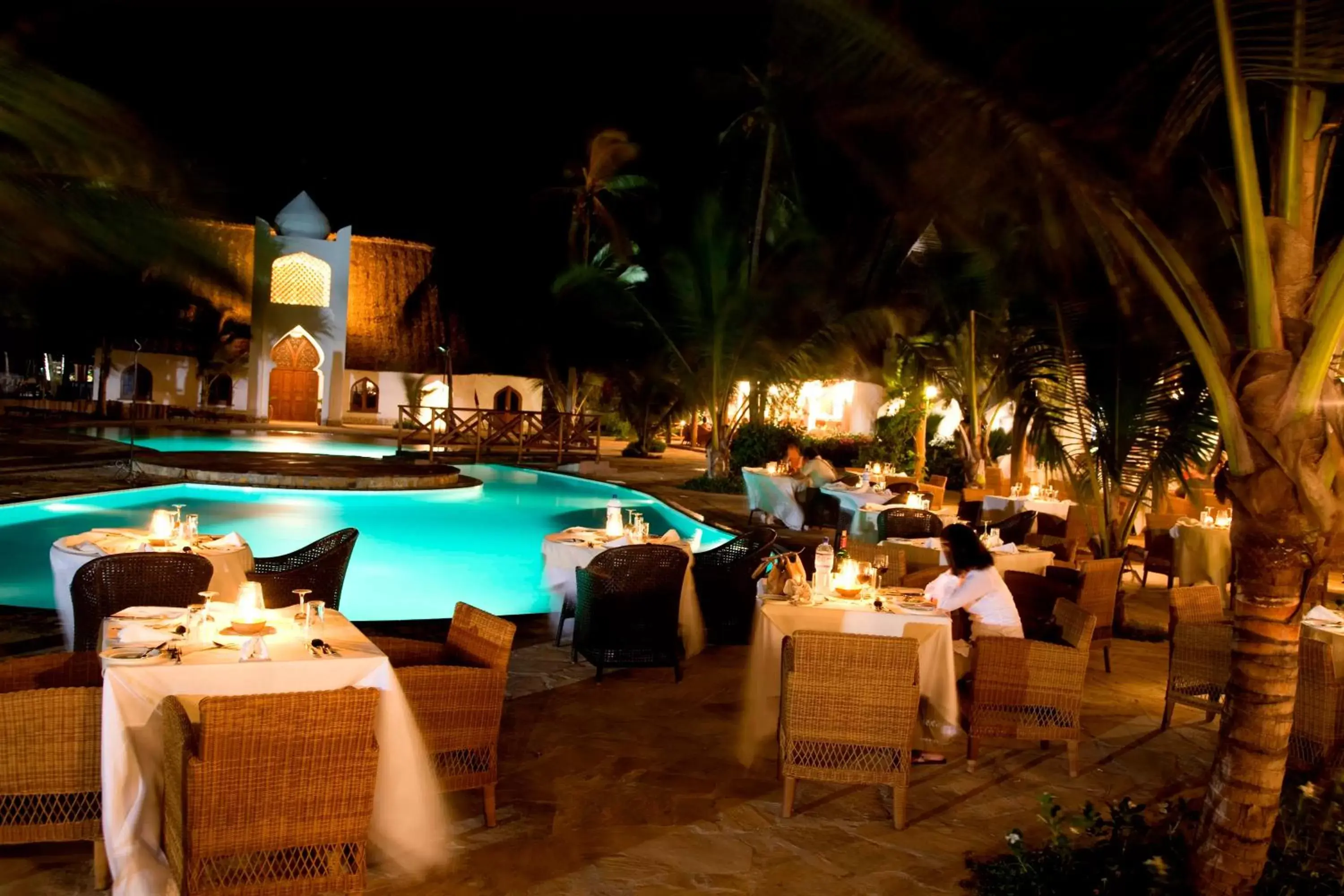 Restaurant/Places to Eat in Sultan Sands Island Resort