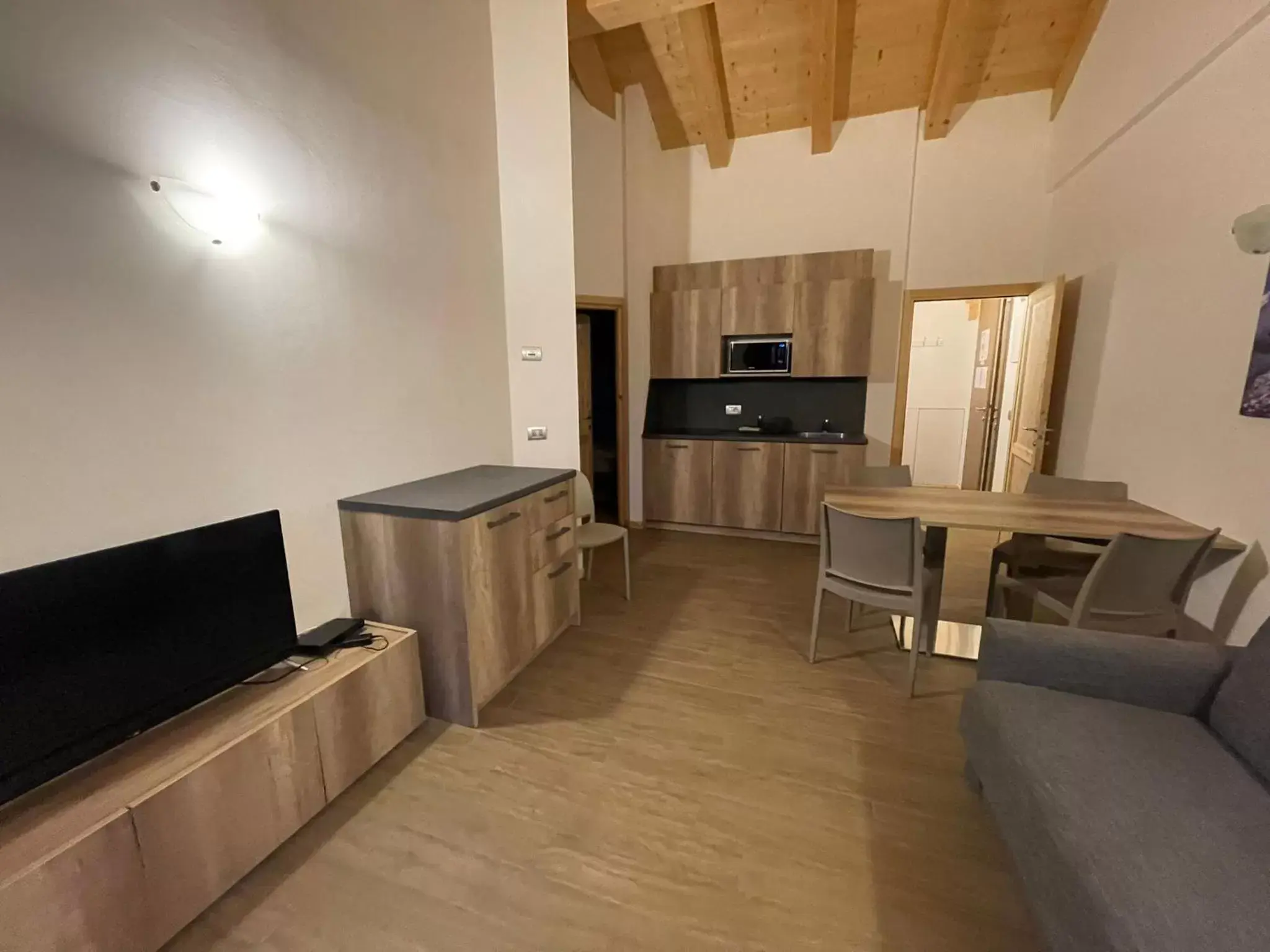 TV and multimedia, TV/Entertainment Center in Ai Suma Residence