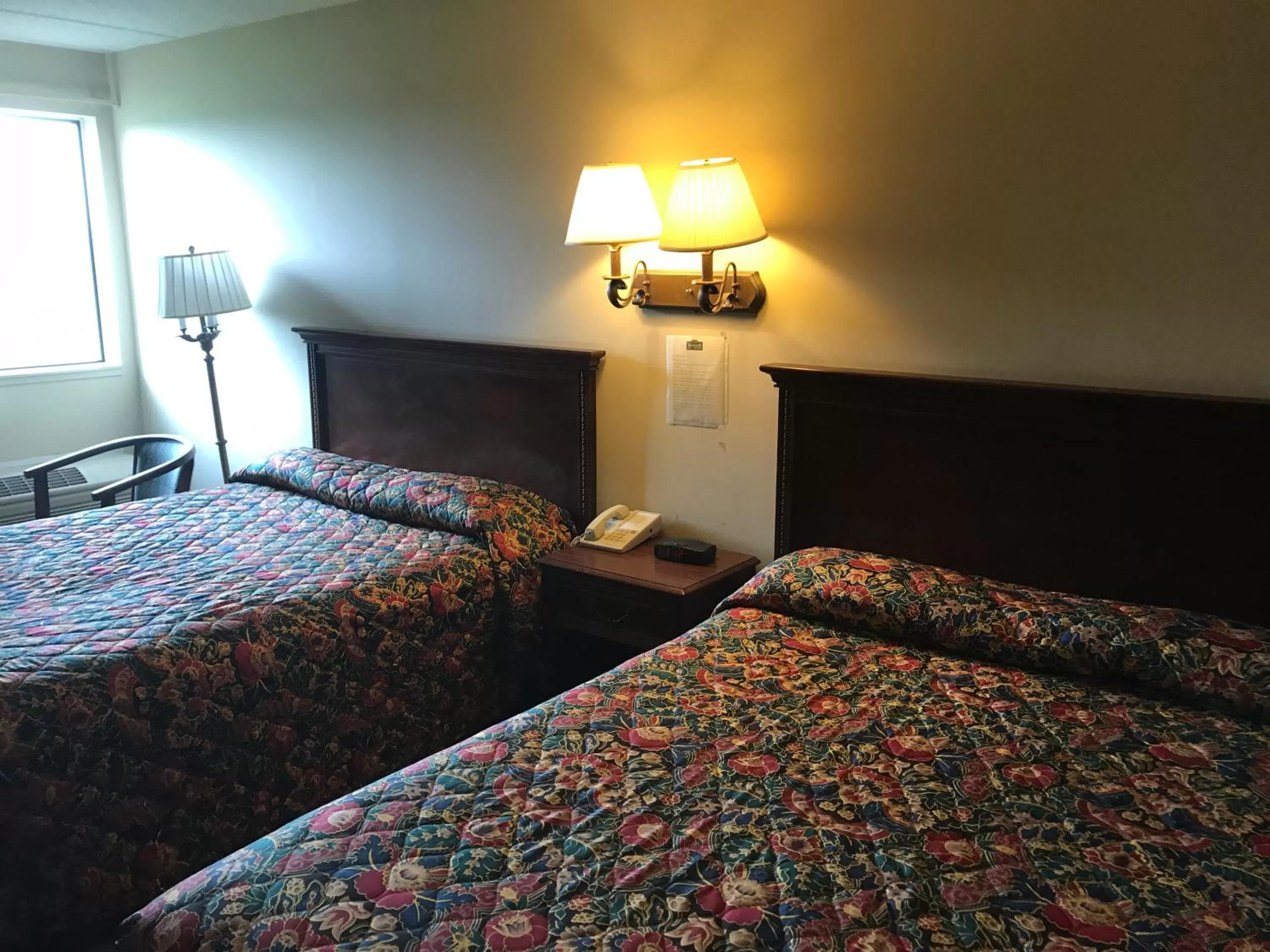 Bed in Lititz Inn and Suites