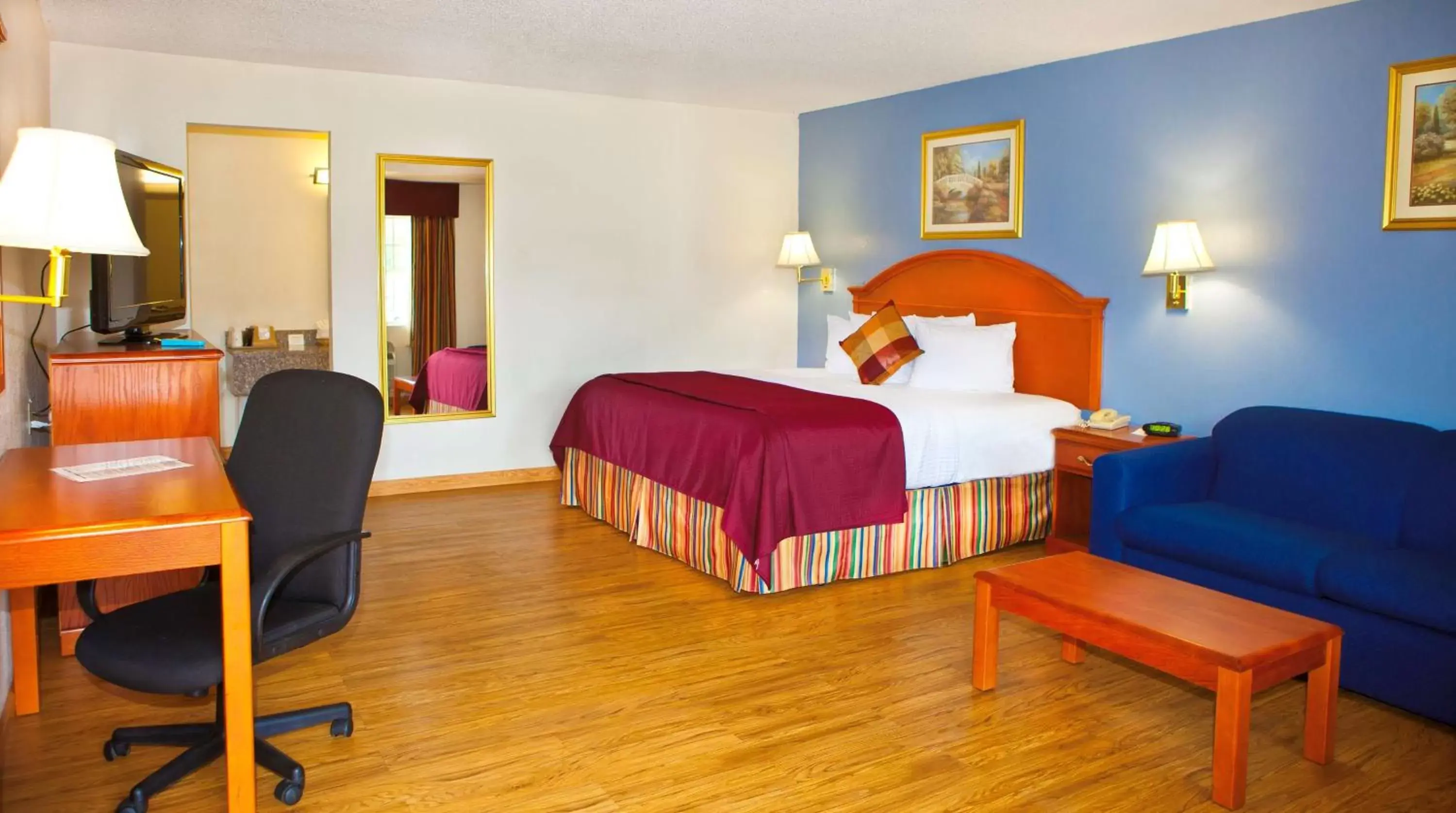 Photo of the whole room in Best Western Palestine Inn