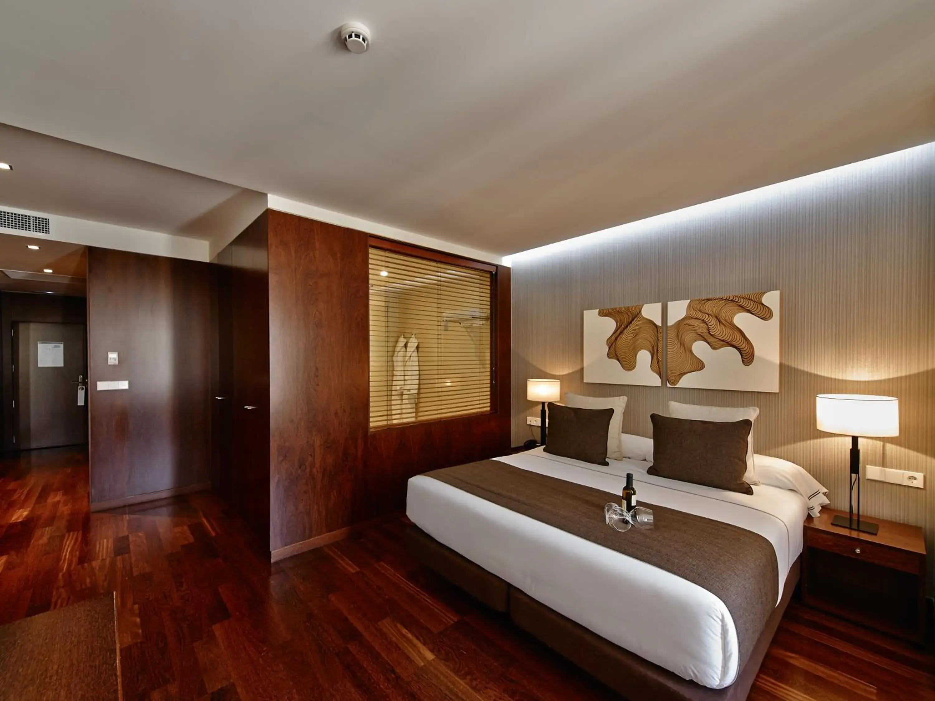 Photo of the whole room, Bed in Carris Cardenal Quevedo