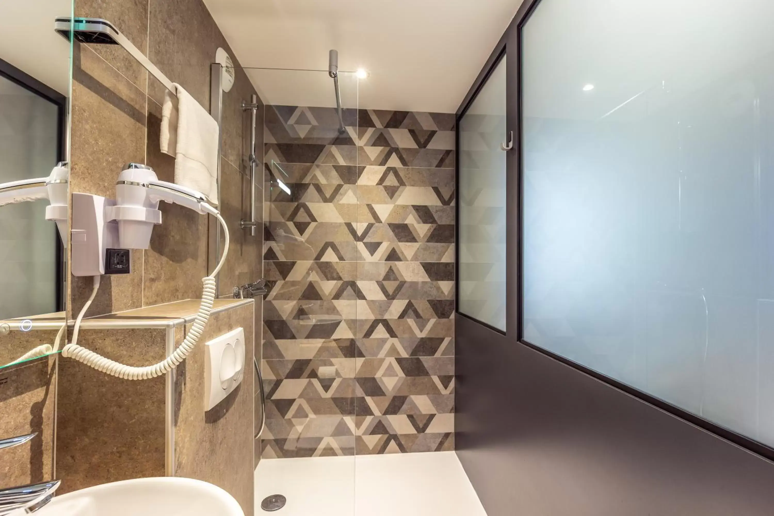 Superior Double Room in The Originals City, Hôtel Hélios, Roanne Nord Superior Double Room in The Originals City, Hôtel Hélios, Roanne Nord