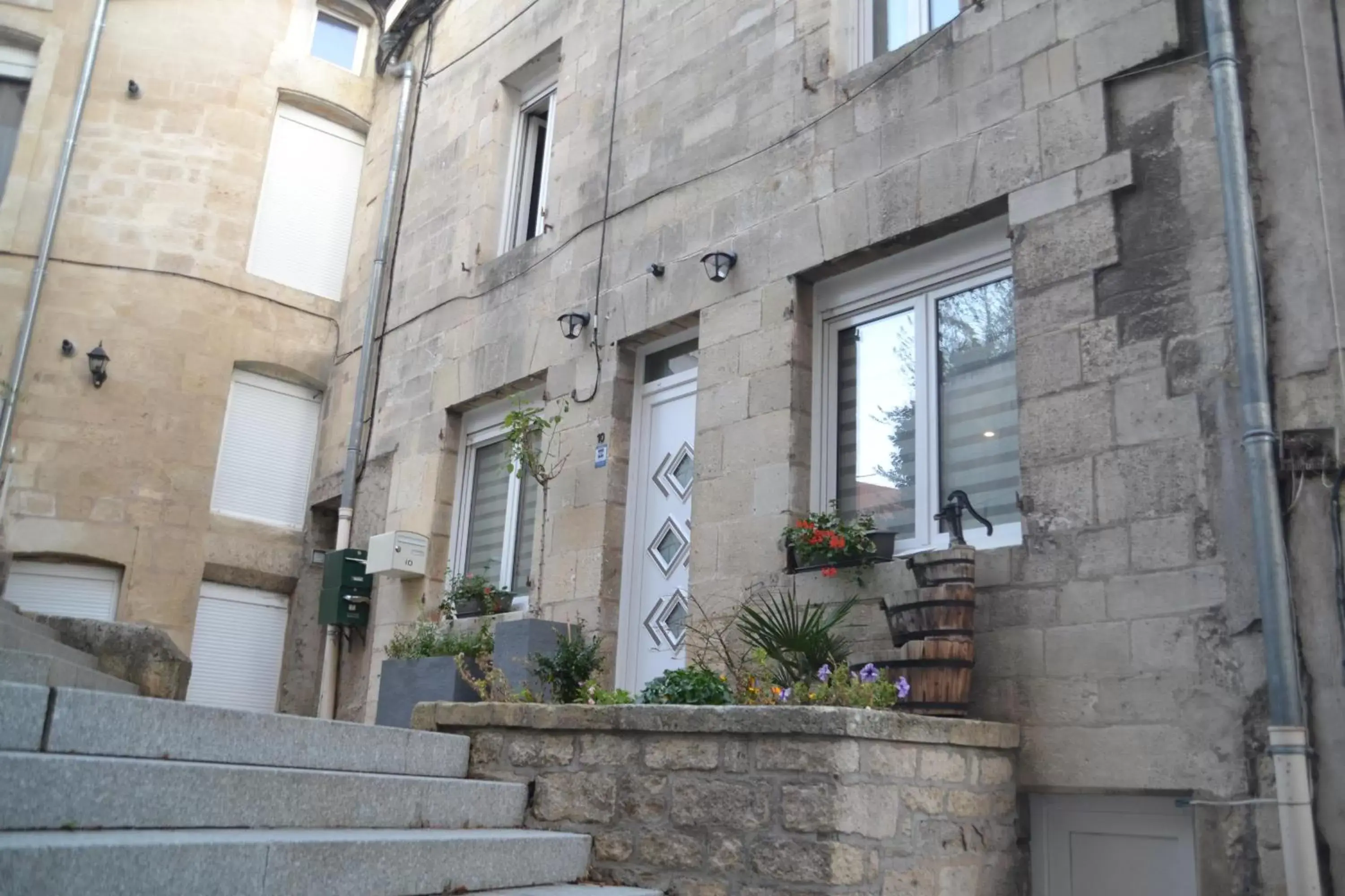 Facade/entrance, Property Building in Chambre d'hôte et gîte chez Thomas et John