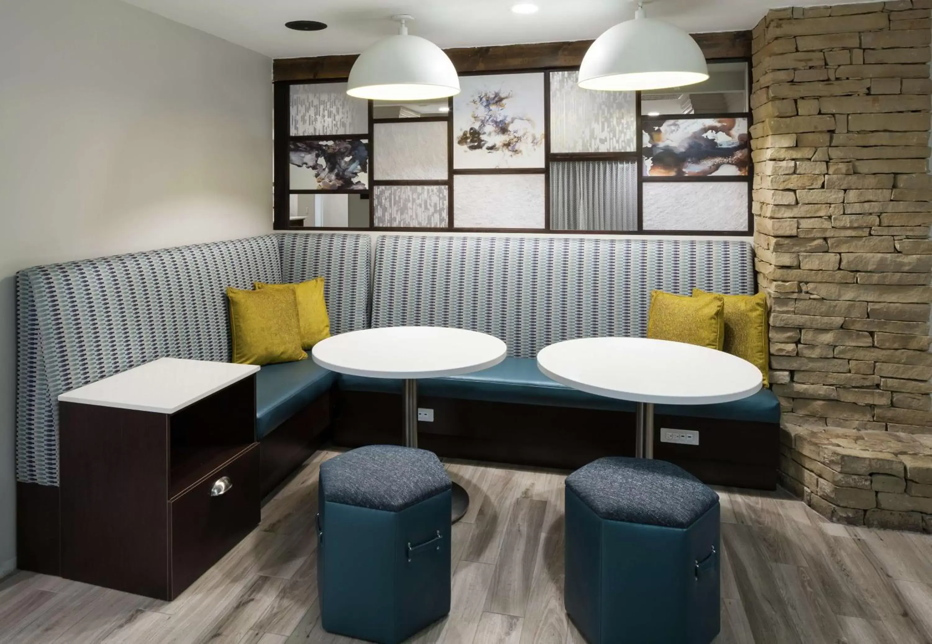 Lobby or reception, Lounge/Bar in Hampton Inn Austin Round Rock