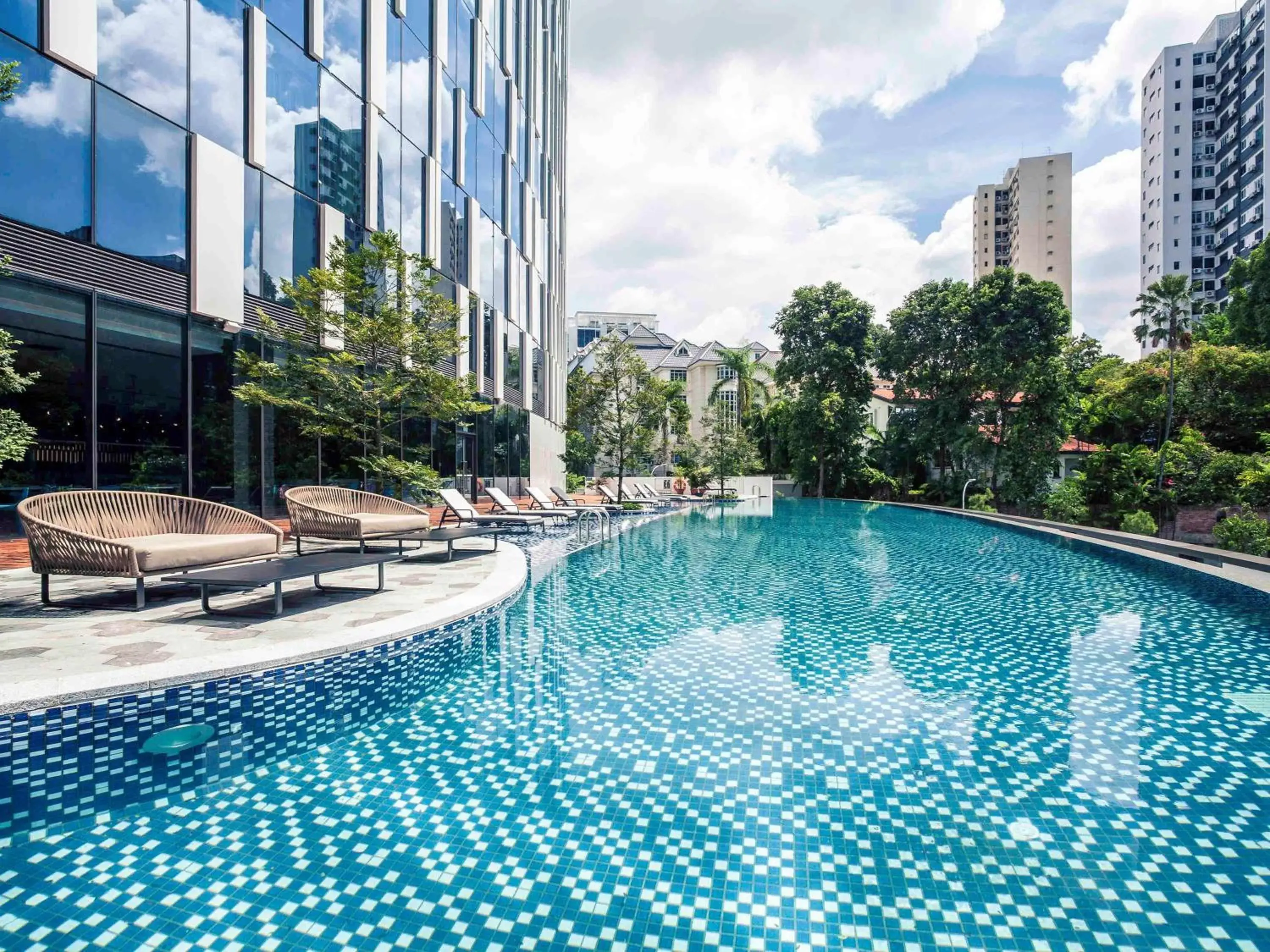 Lounge or bar, Swimming Pool in Mercure Singapore On Stevens