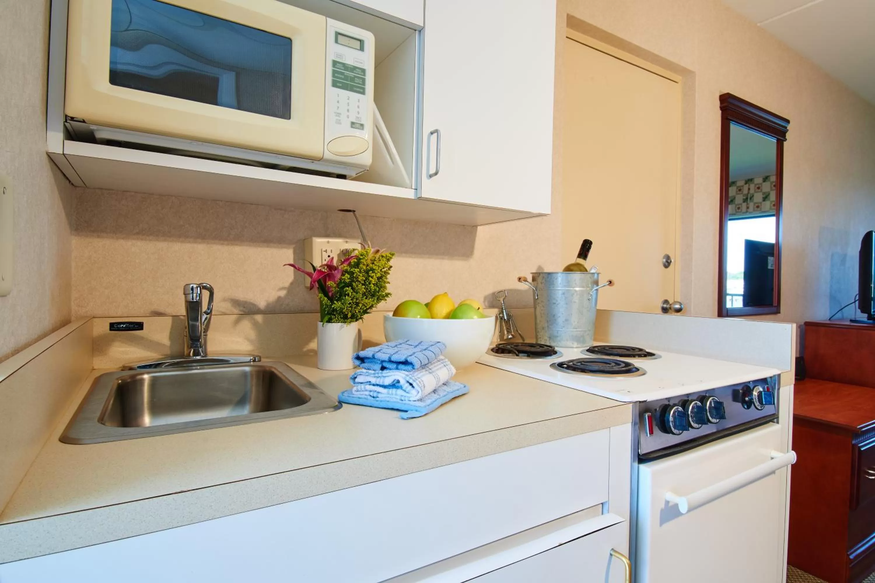 Kitchen or kitchenette in The Bay Resort