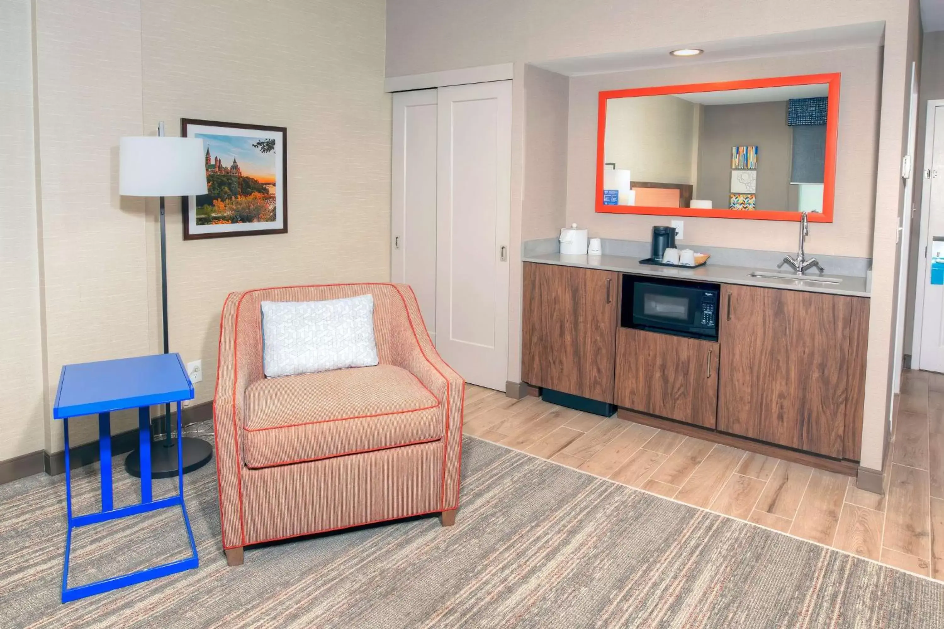 Photo of the whole room, Seating Area in Hampton by Hilton Ottawa