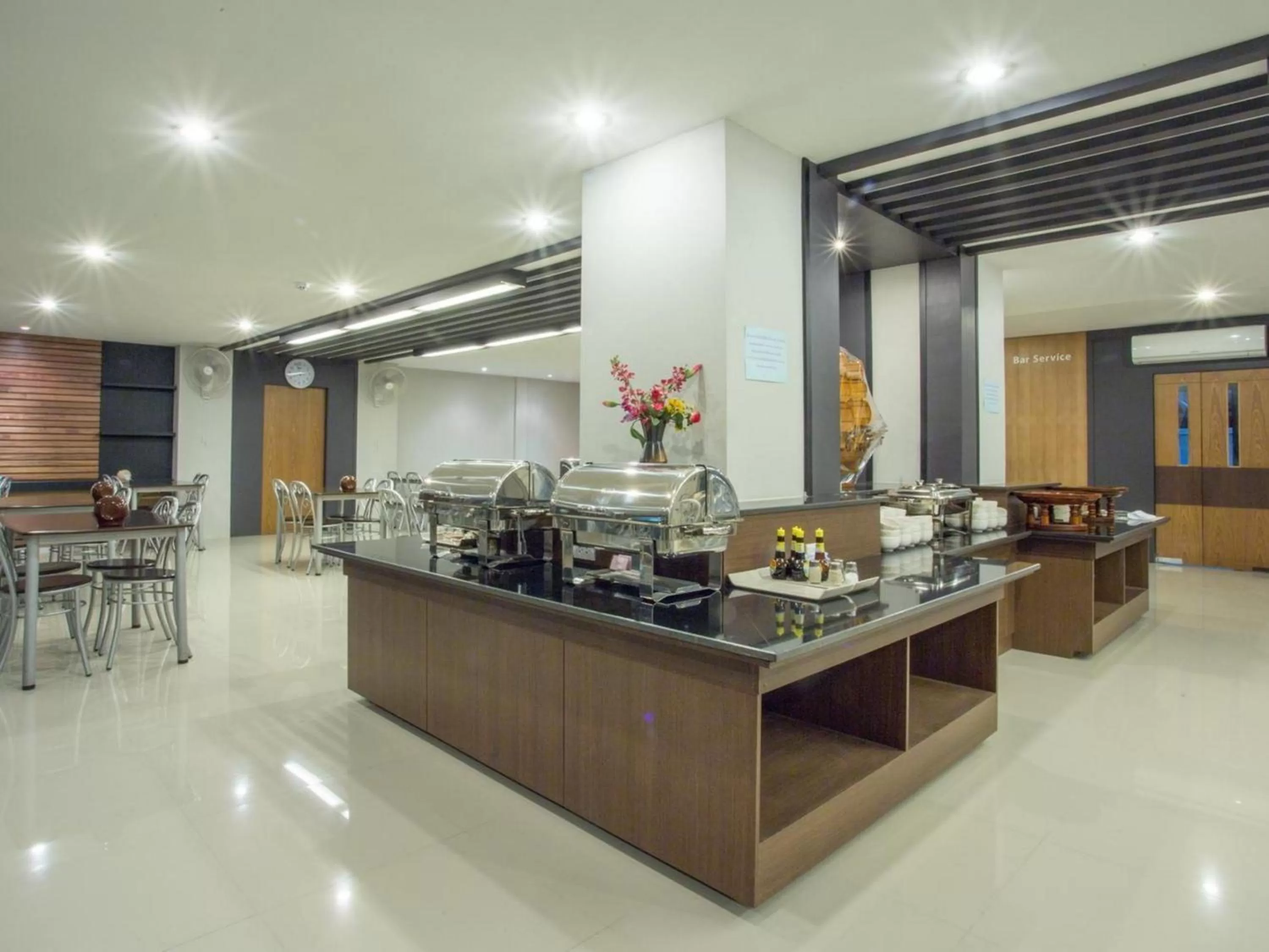 Restaurant/places to eat in Pangviman Place Resotel SHA Plus