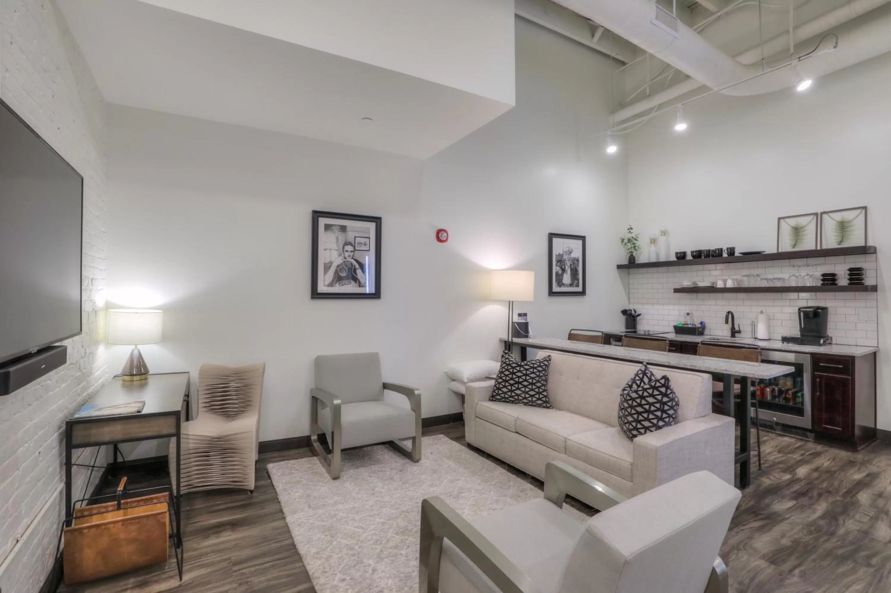 TV and multimedia in Studio 154 Hotel