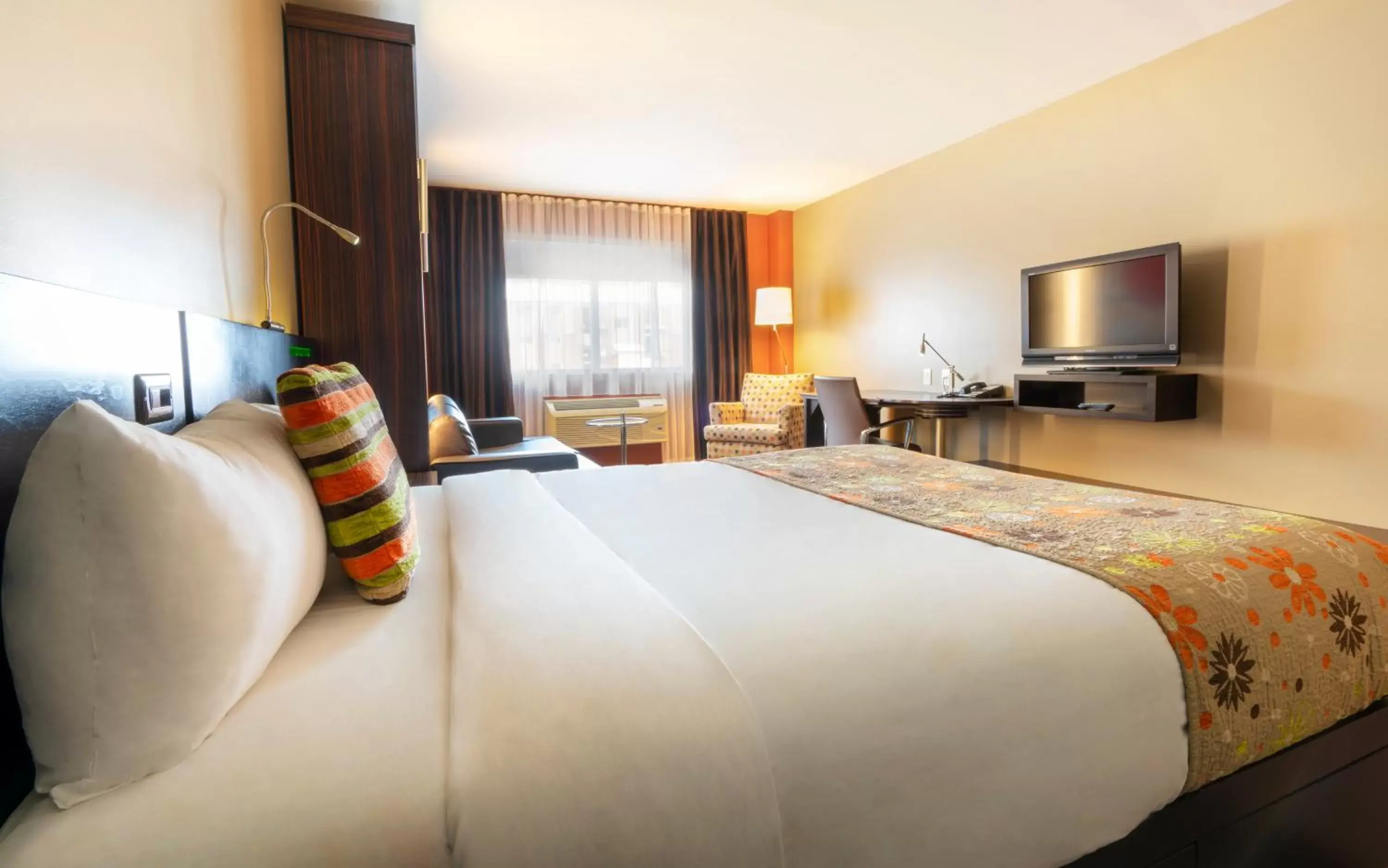 Queen Room with Two Queen Beds in Hôtel Must Aéroport de Québec par JARO Queen Room with Two Queen Beds in Hôtel Must Aéroport de Québec par JARO