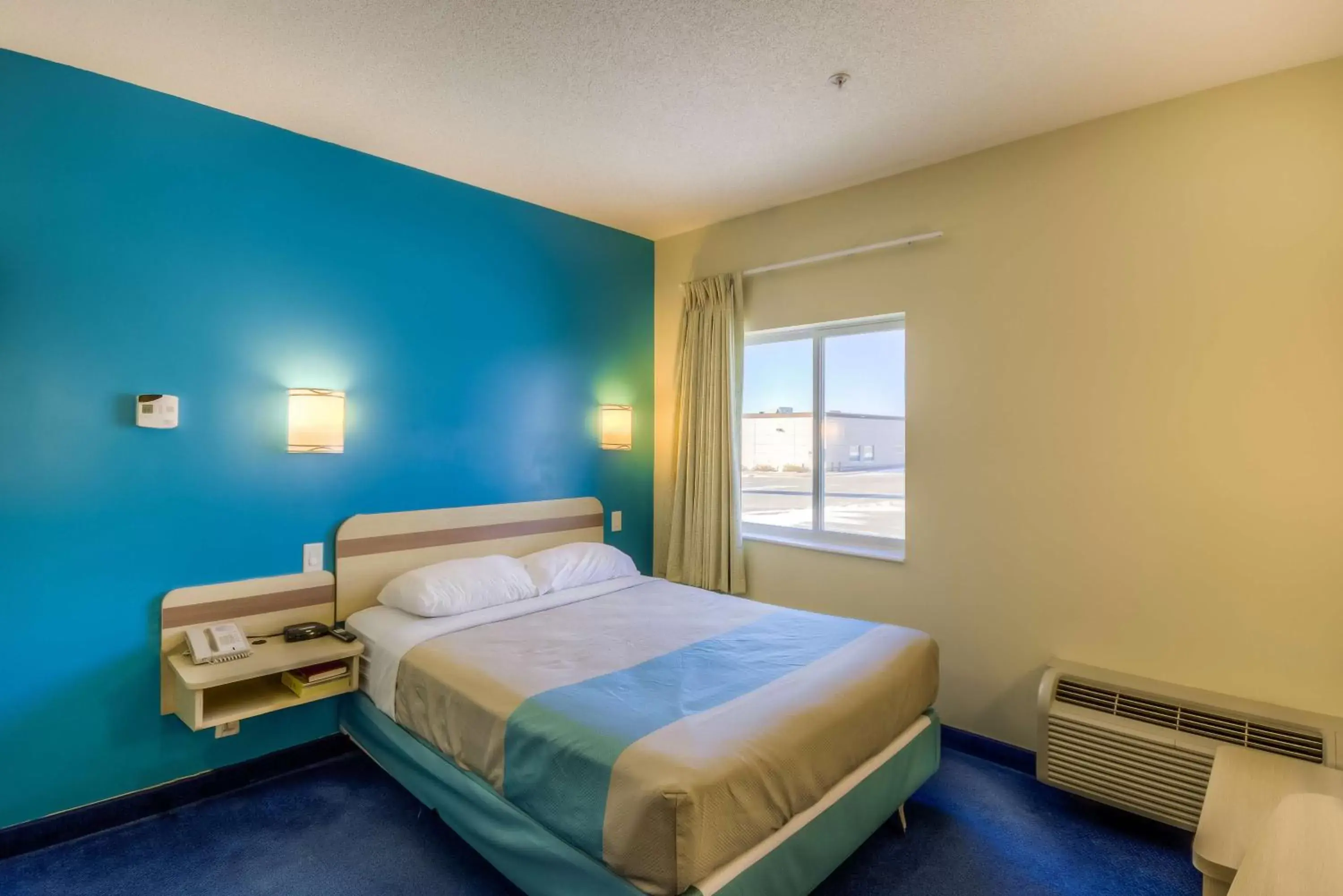 Bedroom, Bed in Motel 6-Estevan, SK