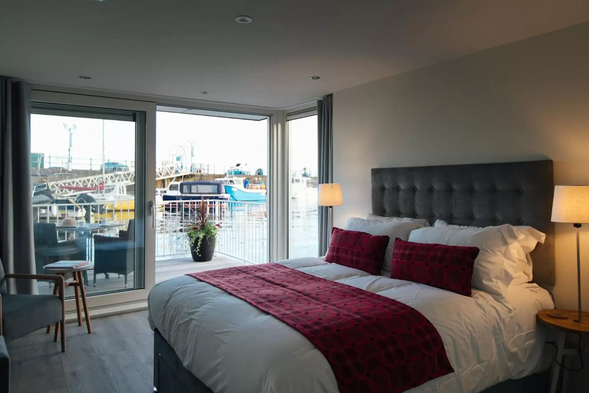Bedroom, Bed in Tŷ Milford Waterfront