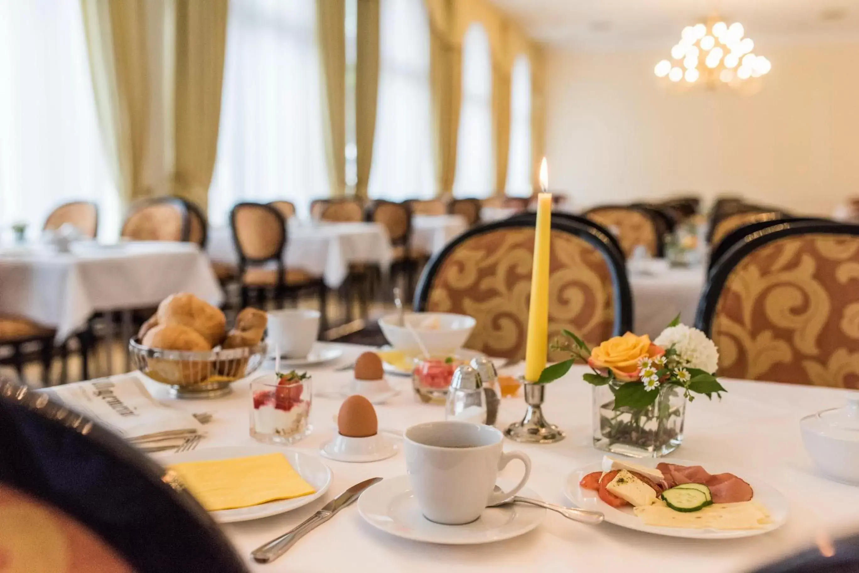 Meals, Restaurant/Places to Eat in Hotel Kaiserhof Eisenach