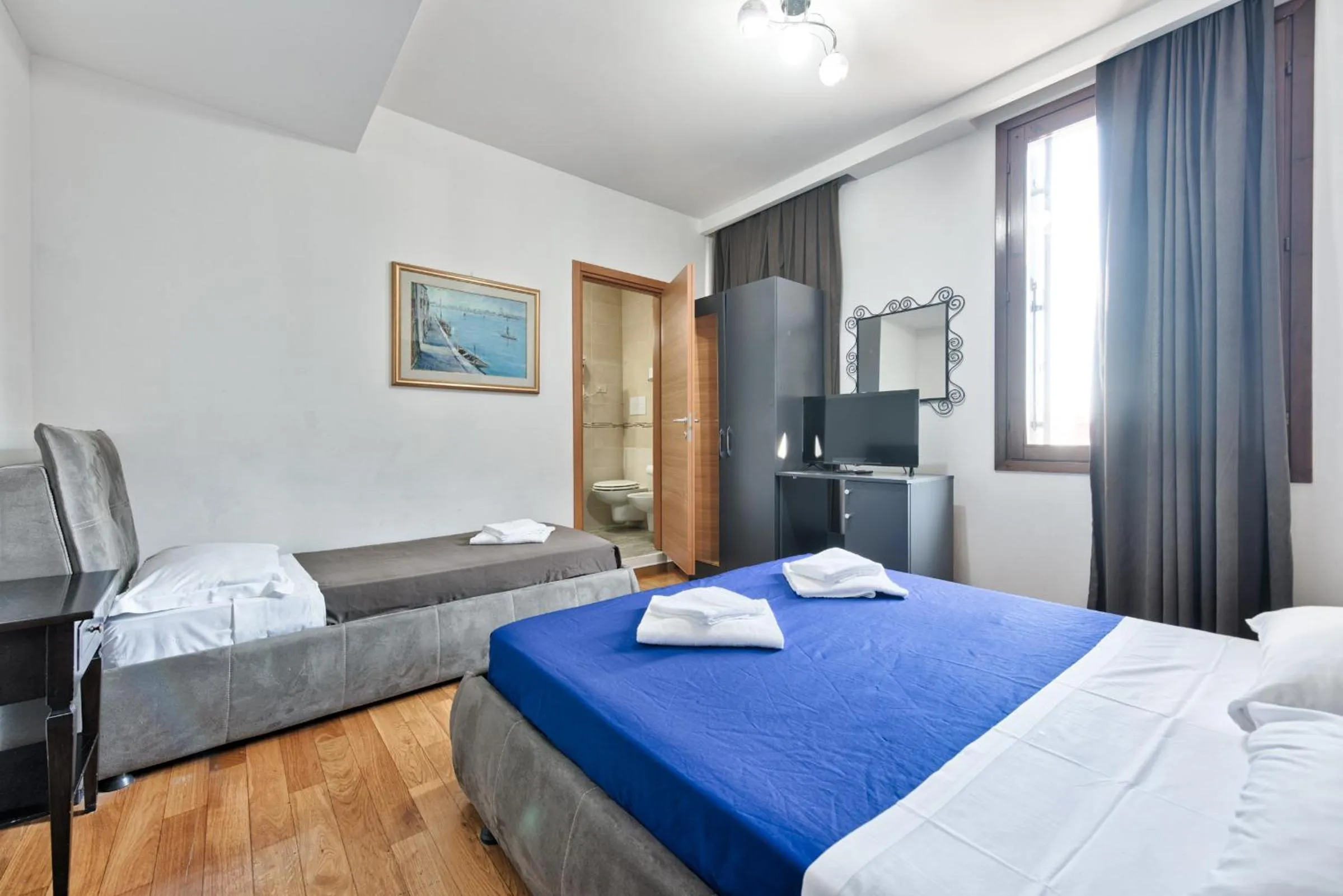 Bedroom, Bed in Hotel Trieste