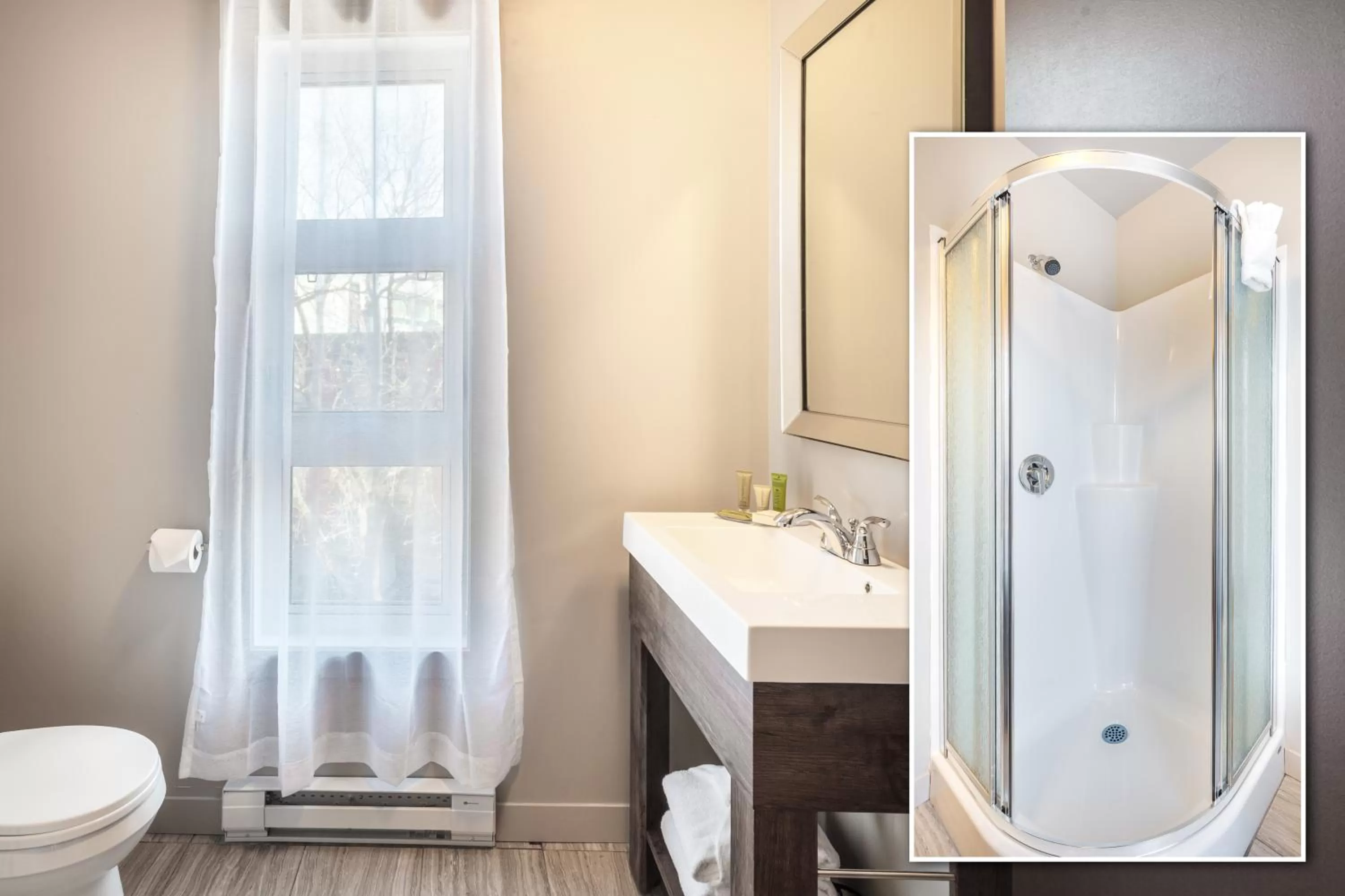 Shower in Hotel Universel