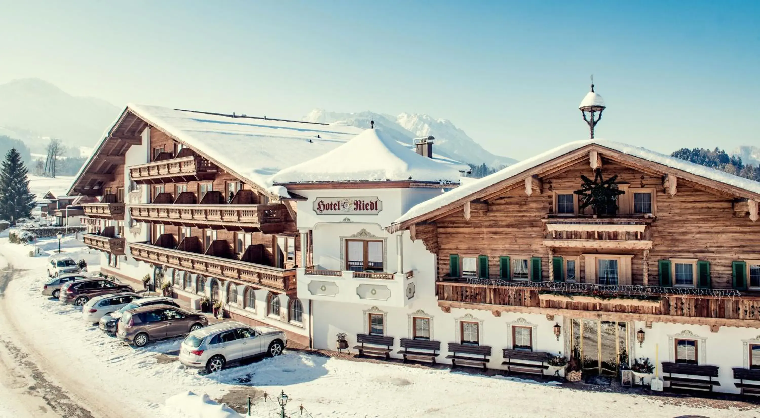 Facade/entrance, Winter in Hotel Riedl