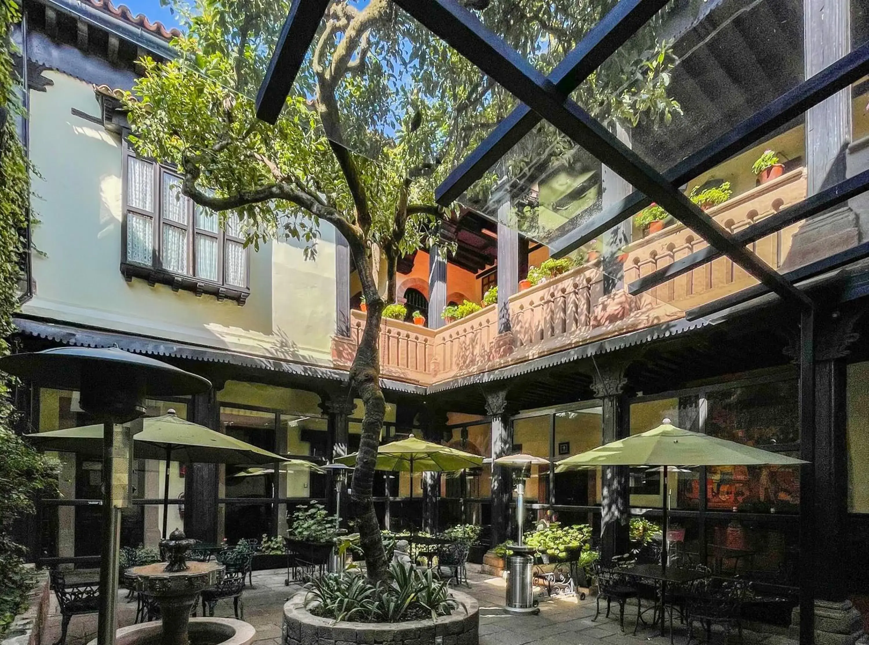 Patio in Hotel Mansion Iturbe