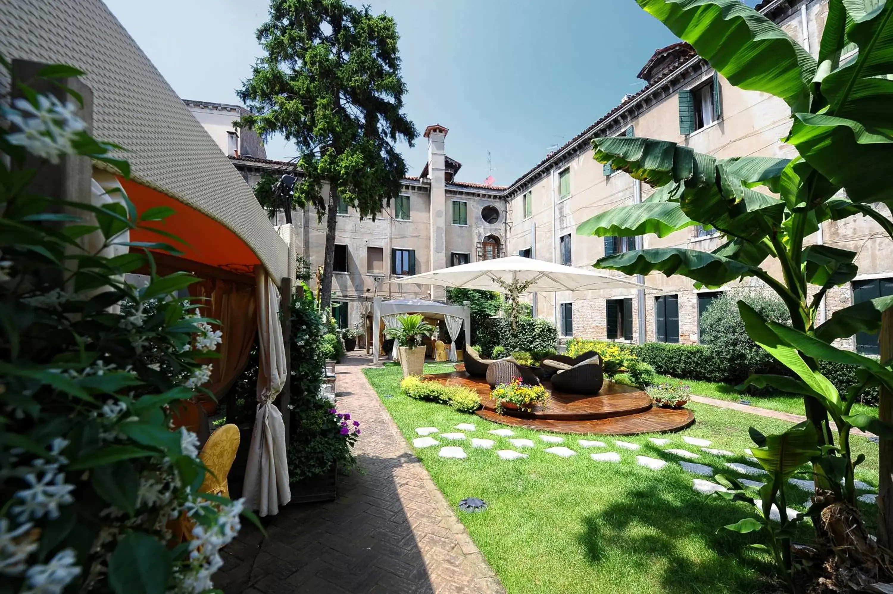 Facade/entrance, Property Building in Hotel Abbazia