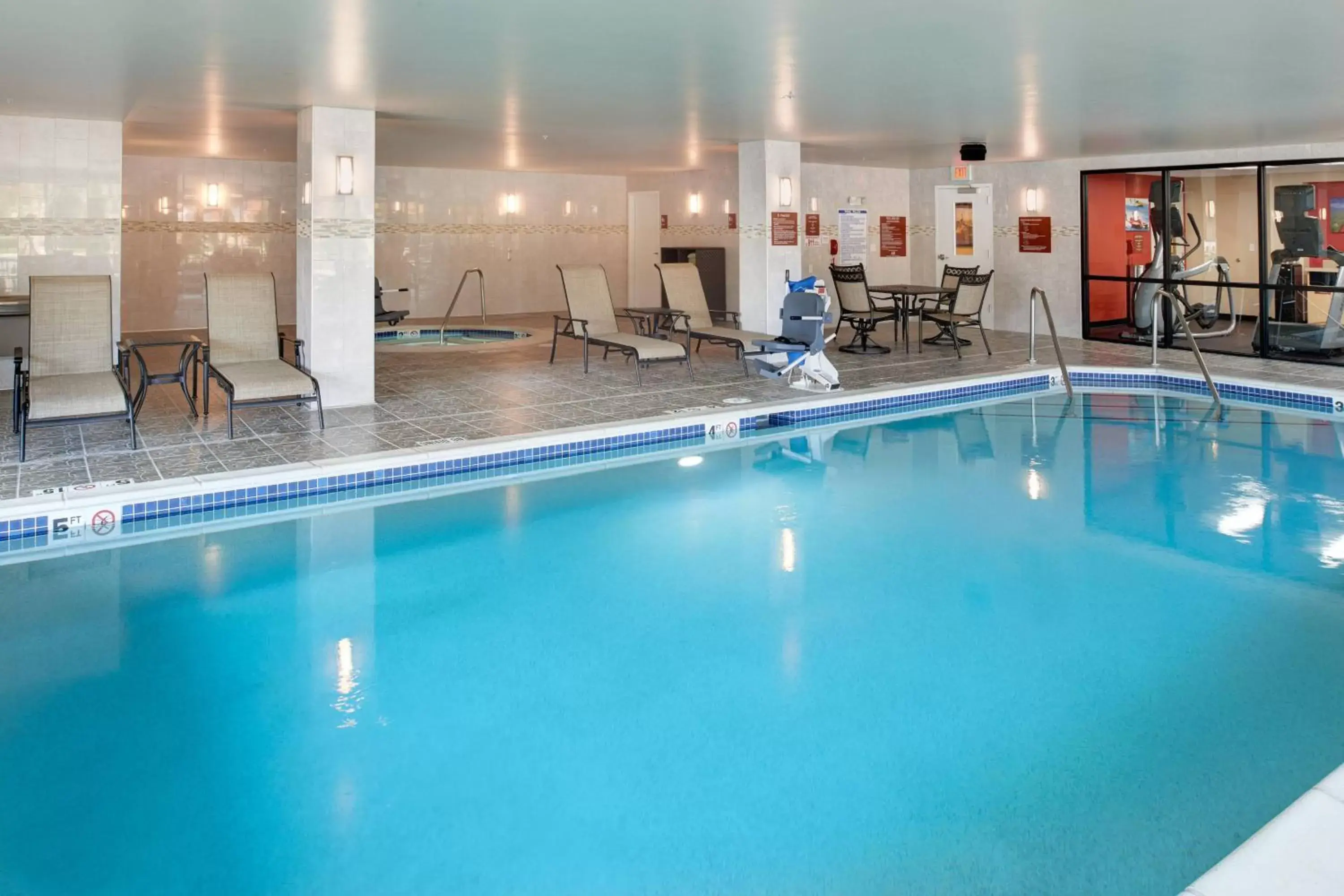 Swimming Pool in TownePlace Suites by Marriott Detroit Troy