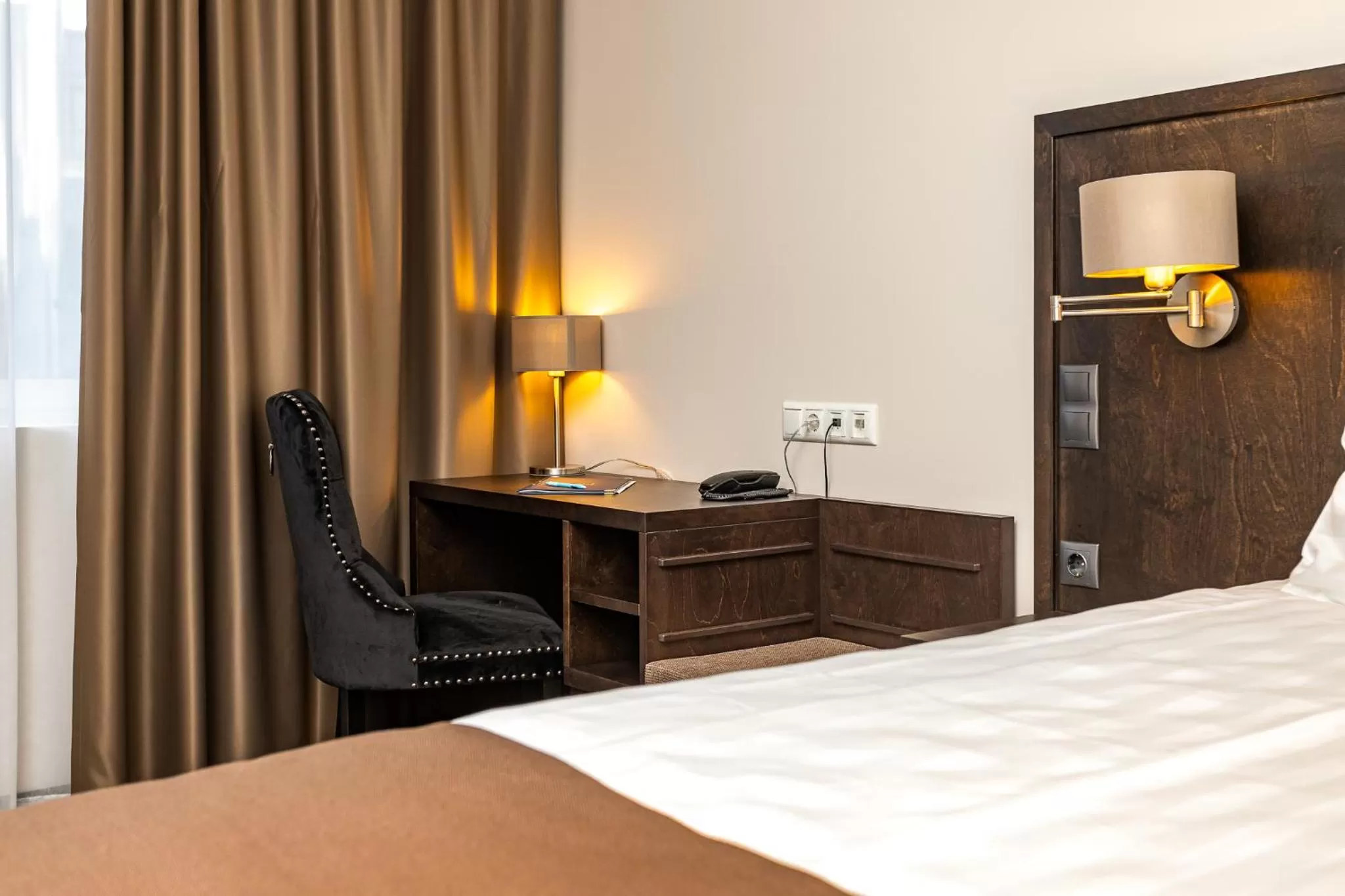 Bed in Adoryal Hotell