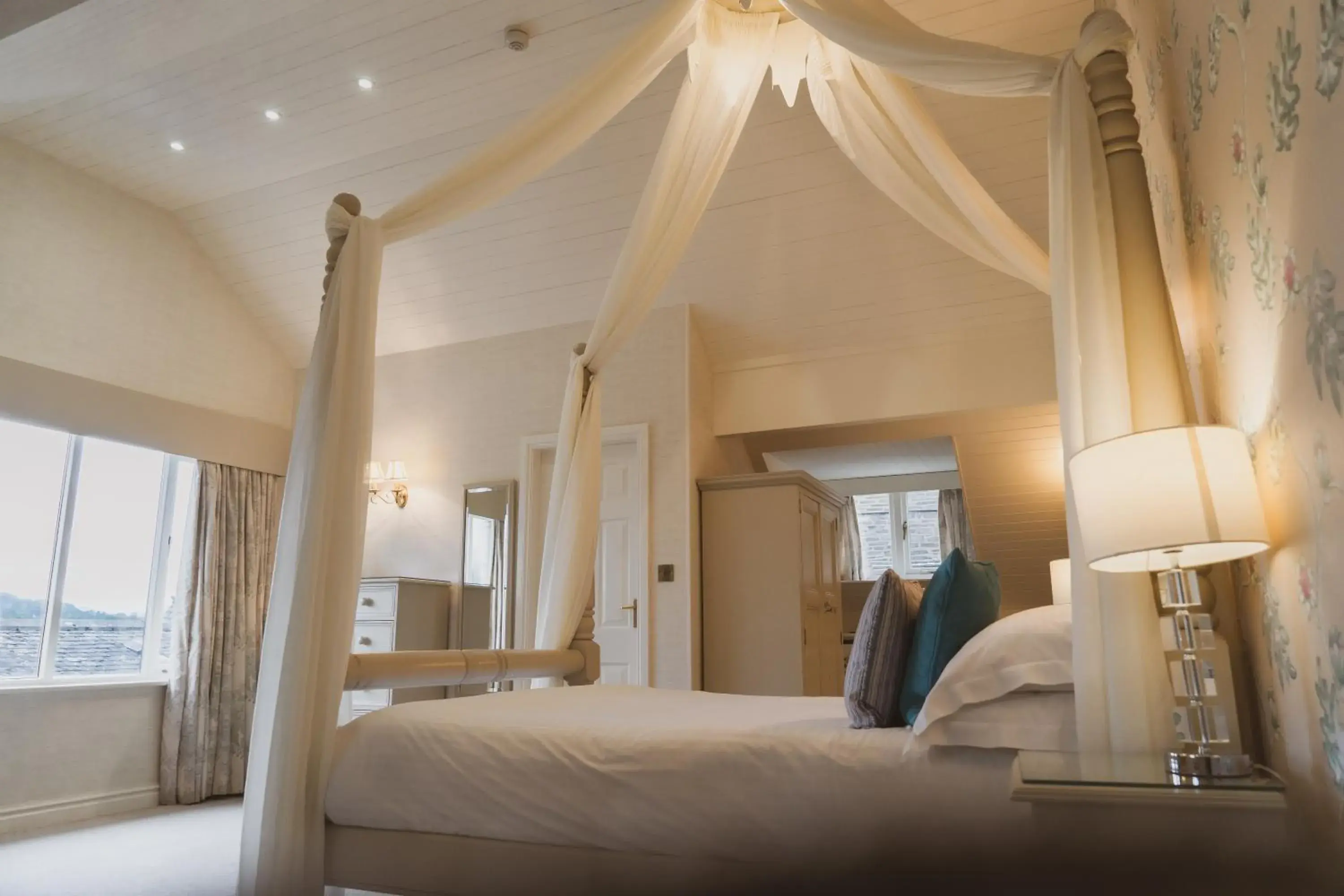 Bed in Cragwood Country House Hotel