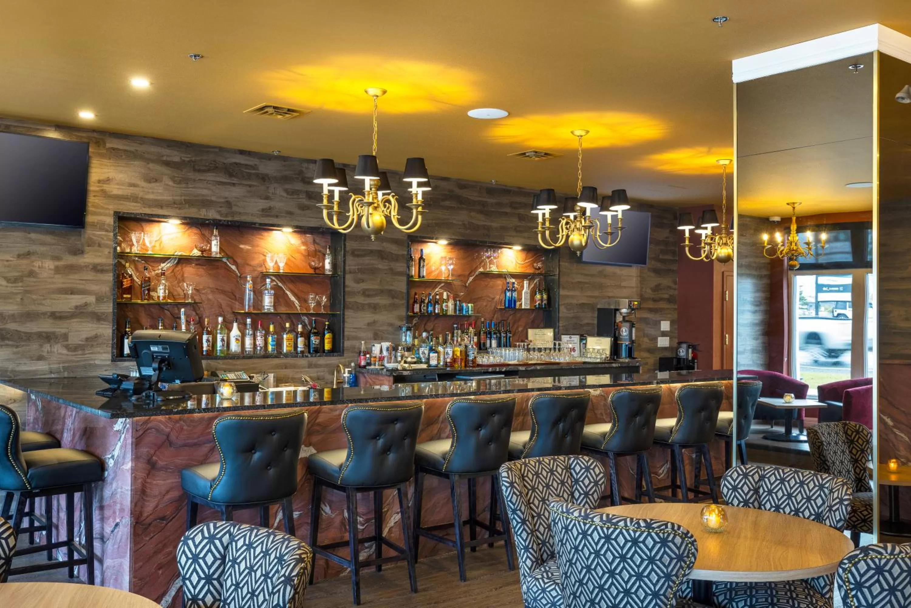 Lounge or bar in Comfort Hotel Bayer's Lake