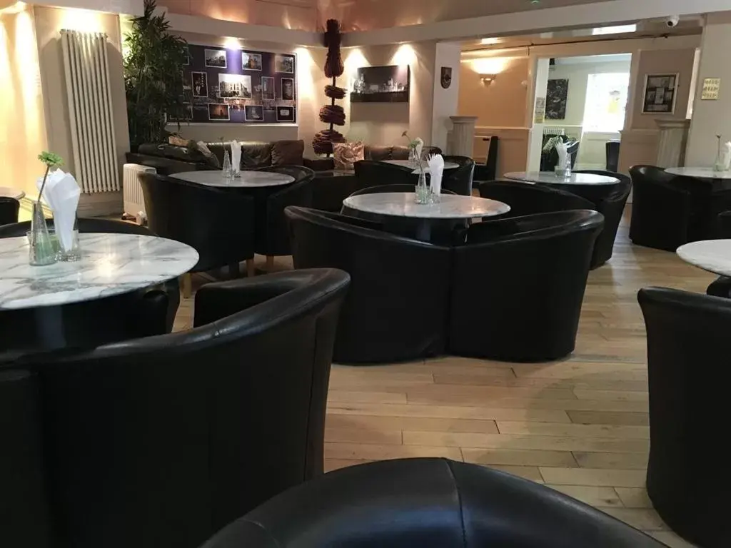 Lobby or reception, Lounge/Bar in Lord Nelson Hotel