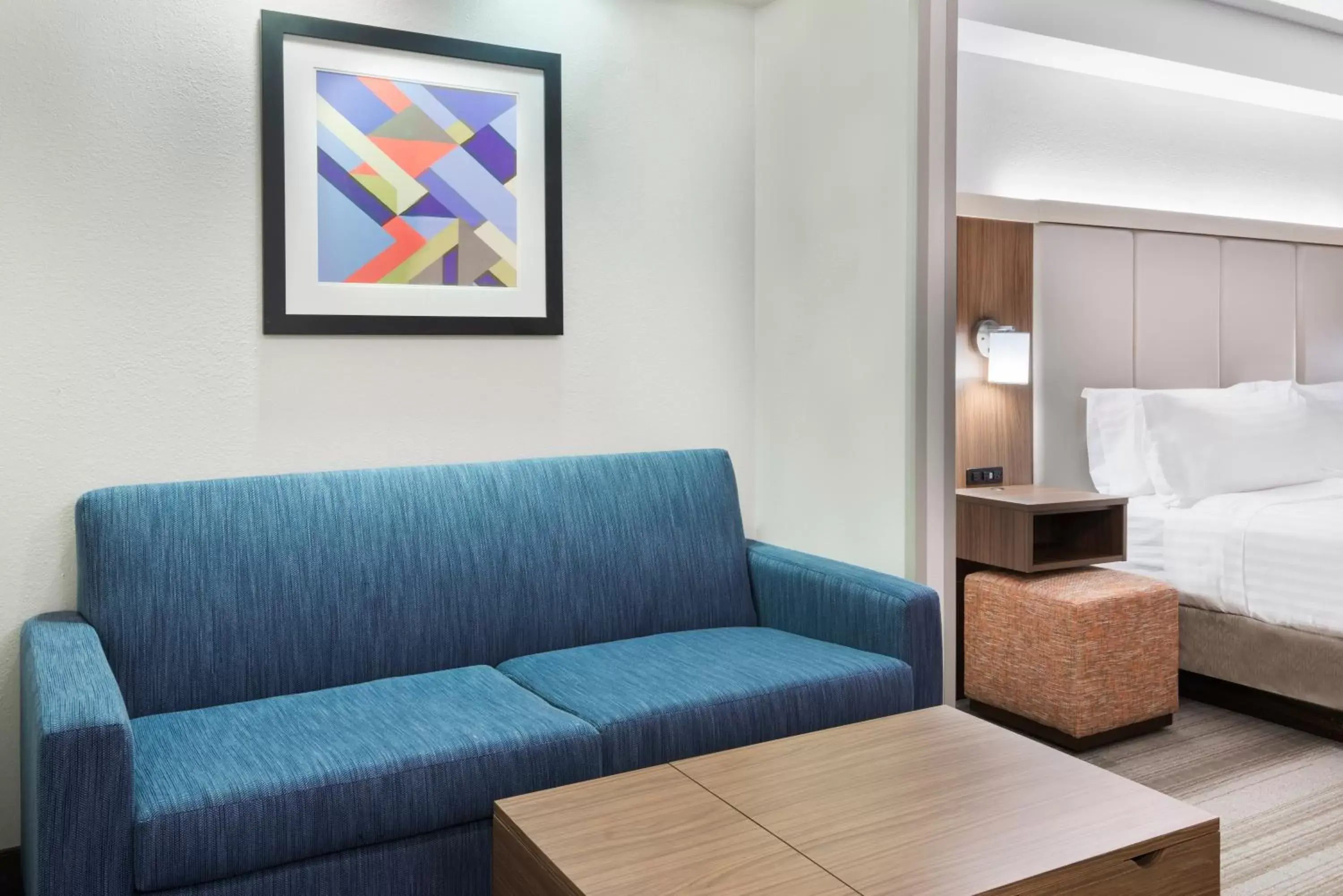 Bedroom, Seating Area in Holiday Inn Express & Suites - Nearest Universal Orlando, an IHG Hotel