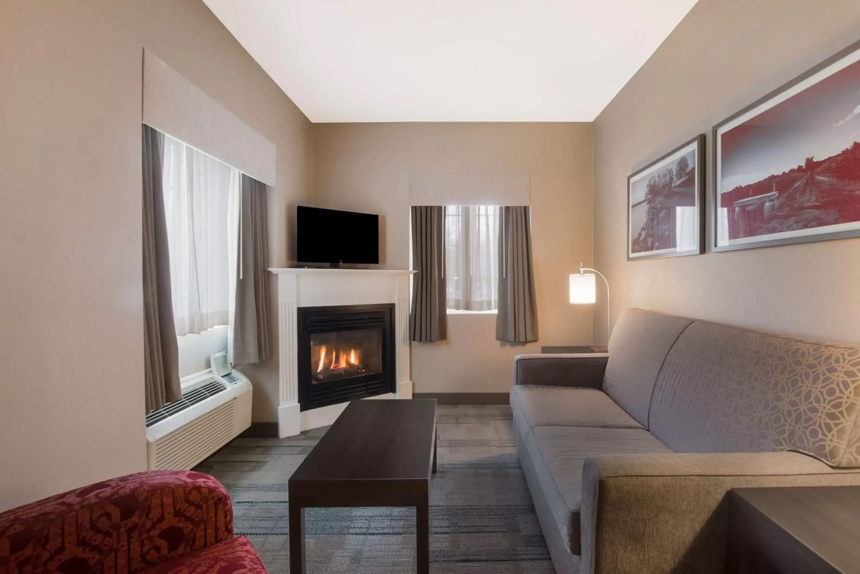 Bedroom, Seating Area in Best Western Colonel Butler Inn