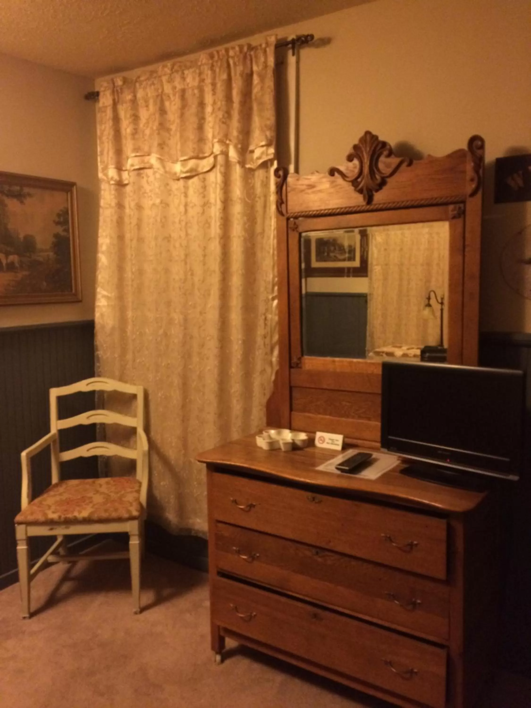 Photo of the whole room, TV/Entertainment Center in Main Street Bed & Breakfast