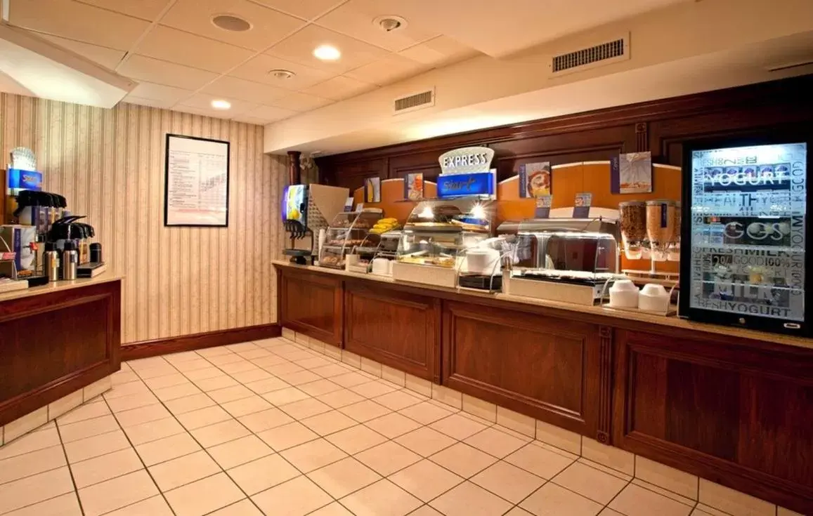 Restaurant/places to eat in Holiday Inn Express & Suites Wadsworth, an IHG Hotel