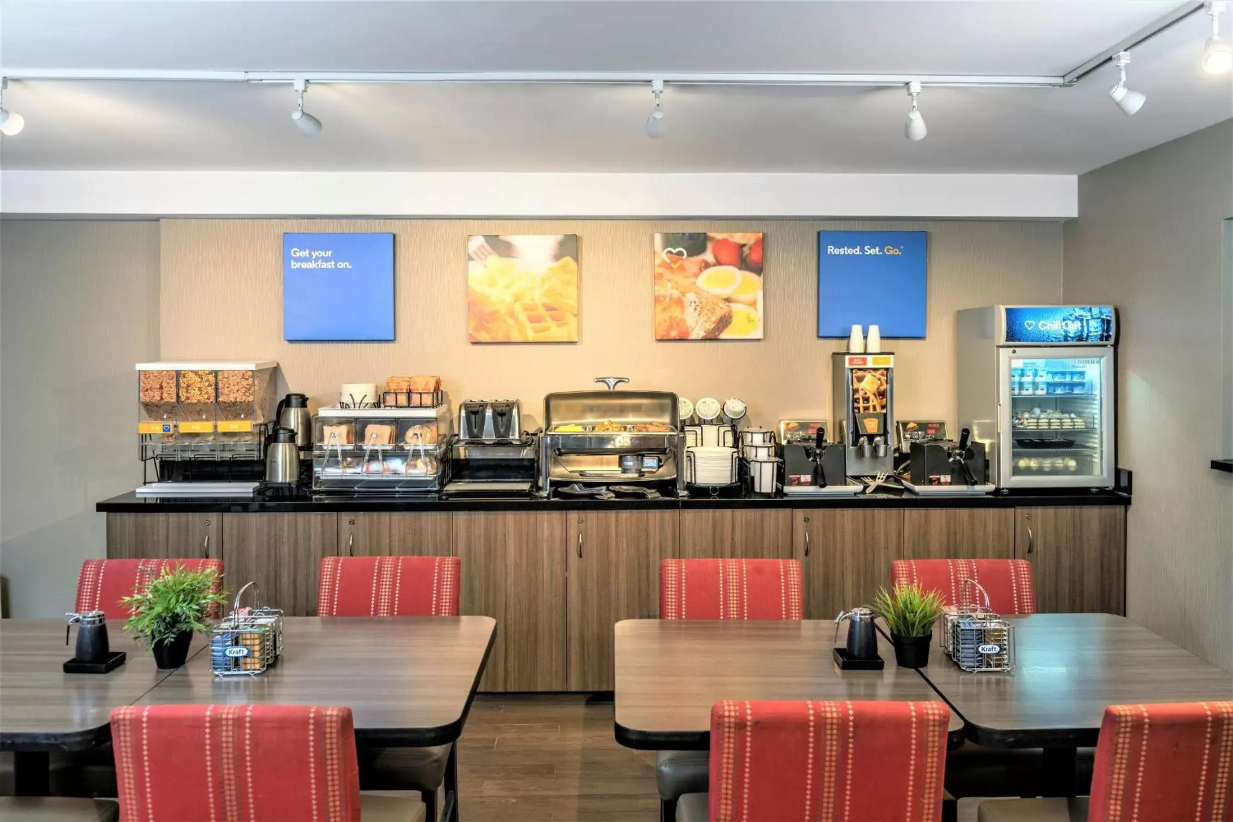 Buffet breakfast, Restaurant/Places to Eat in Comfort Inn Hamilton/Stoney Creek