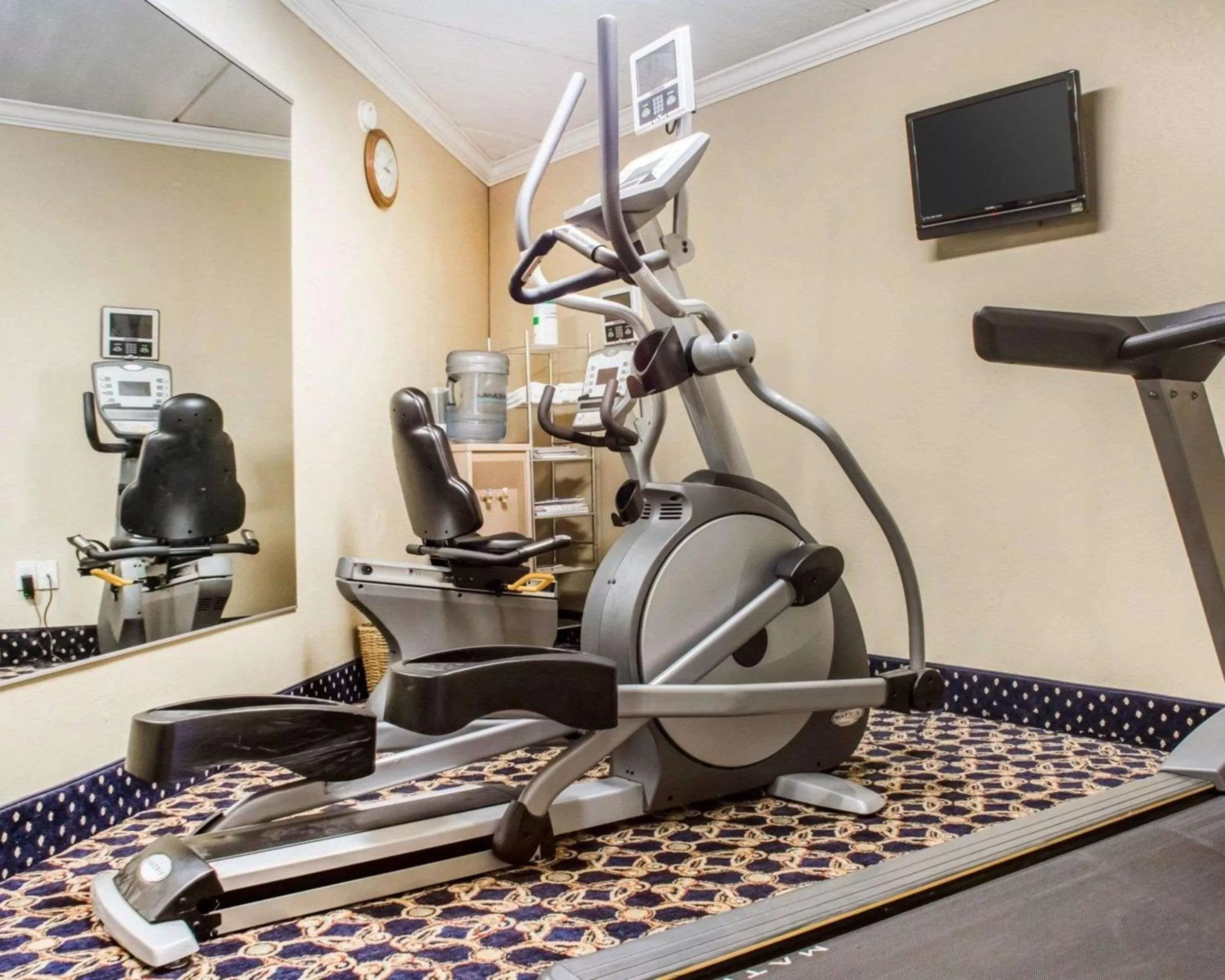 Fitness centre/facilities in Econo Lodge Darien Lakes