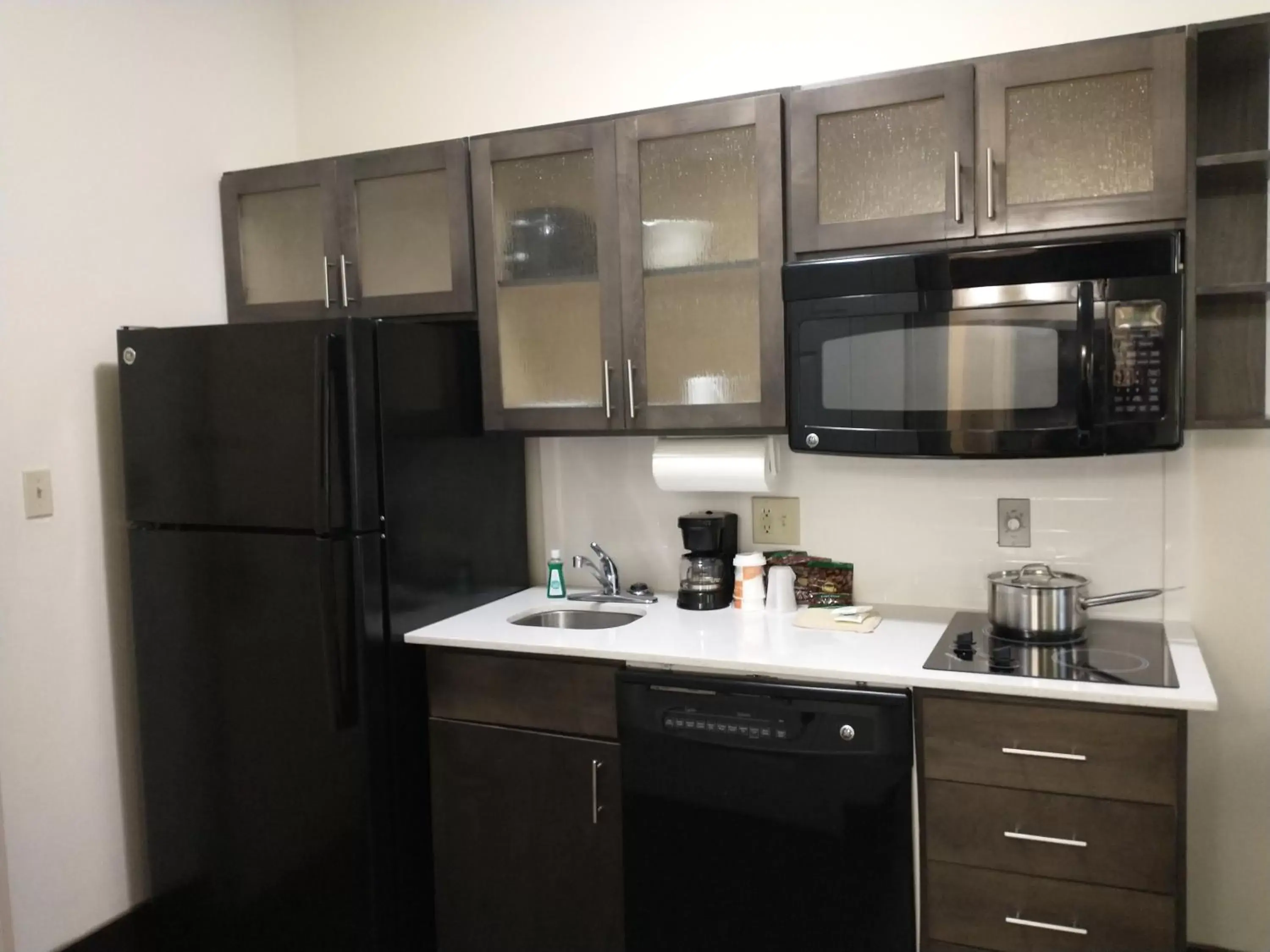 Kitchen or kitchenette, Kitchen/Kitchenette in MainStay Suites Denham Springs - Baton Rouge East