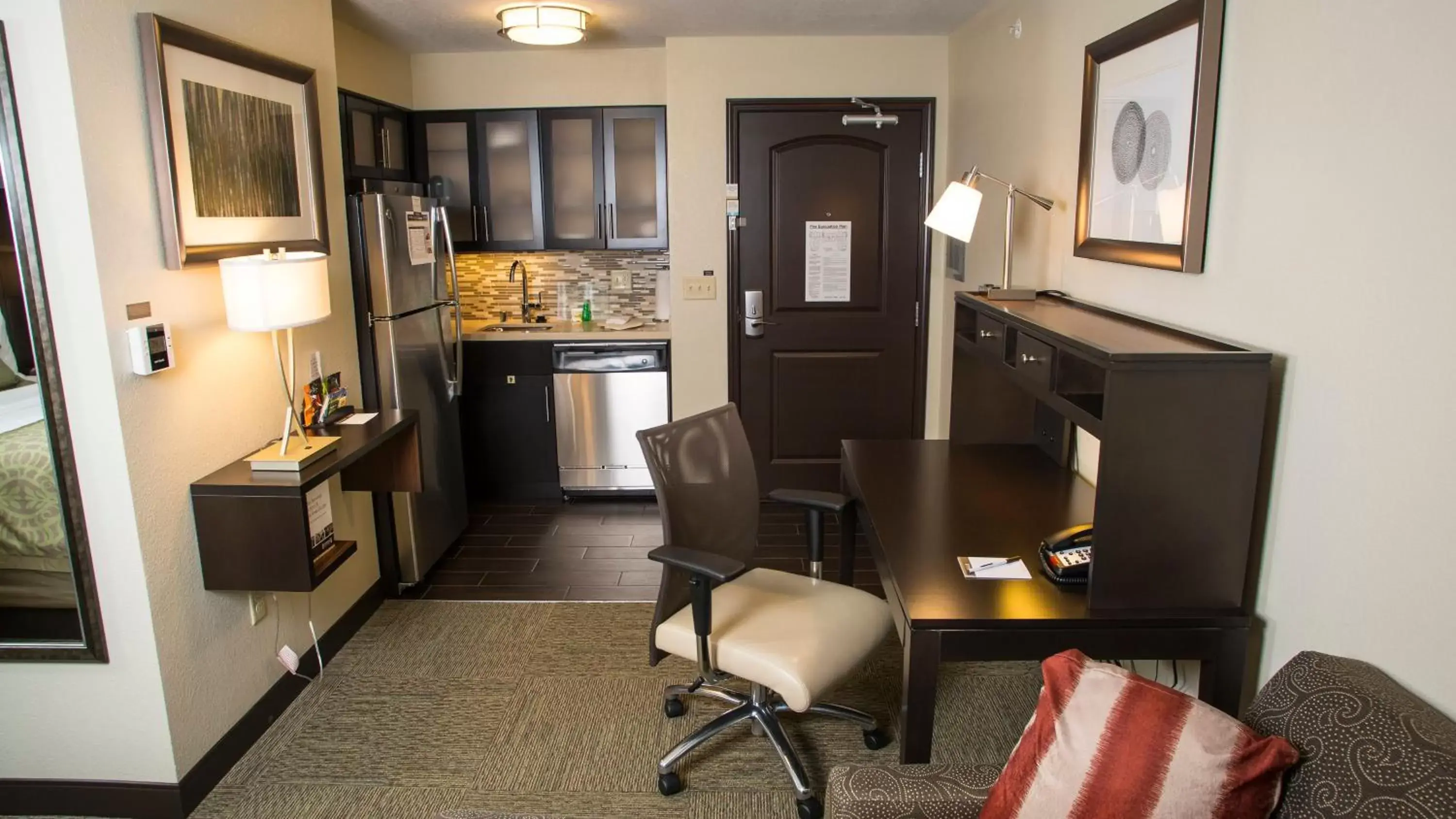 Photo of the whole room, Kitchen/Kitchenette in Staybridge Suites Lexington, an IHG Hotel