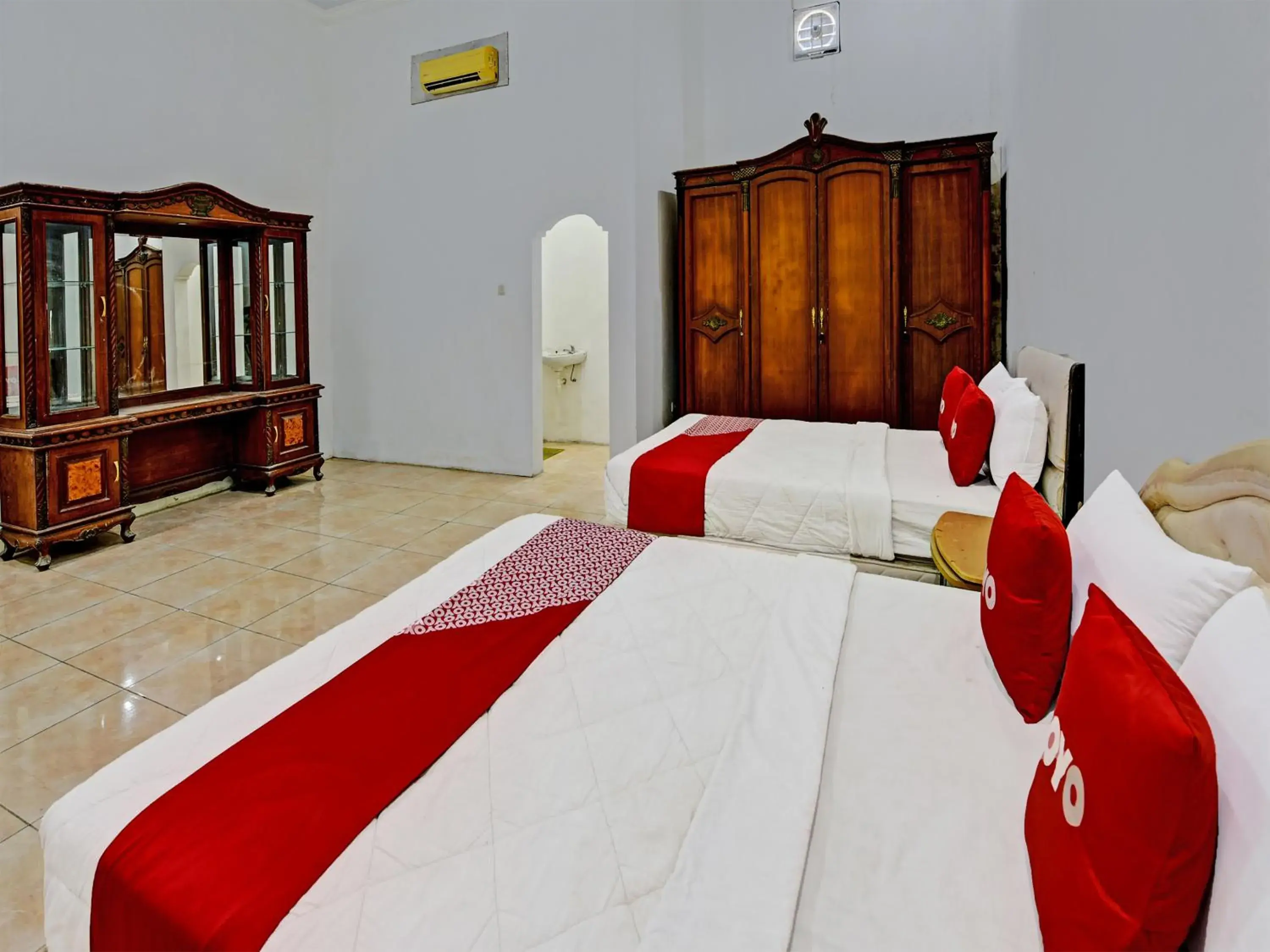 Bedroom, Bed in OYO 3479 Hotel Intan