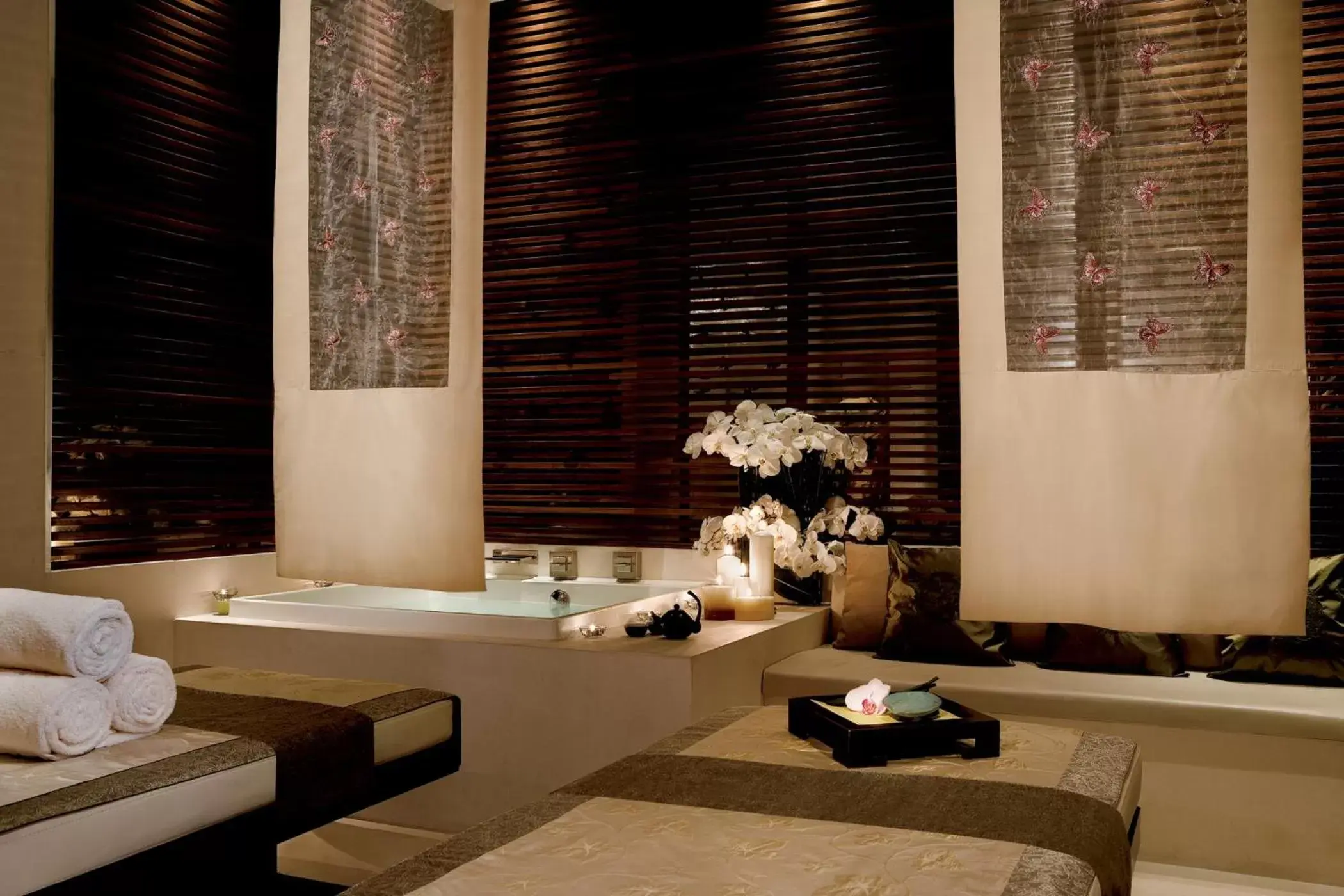 Spa and wellness centre/facilities, Bathroom in The Ritz-Carlton Beijing, Financial Street
