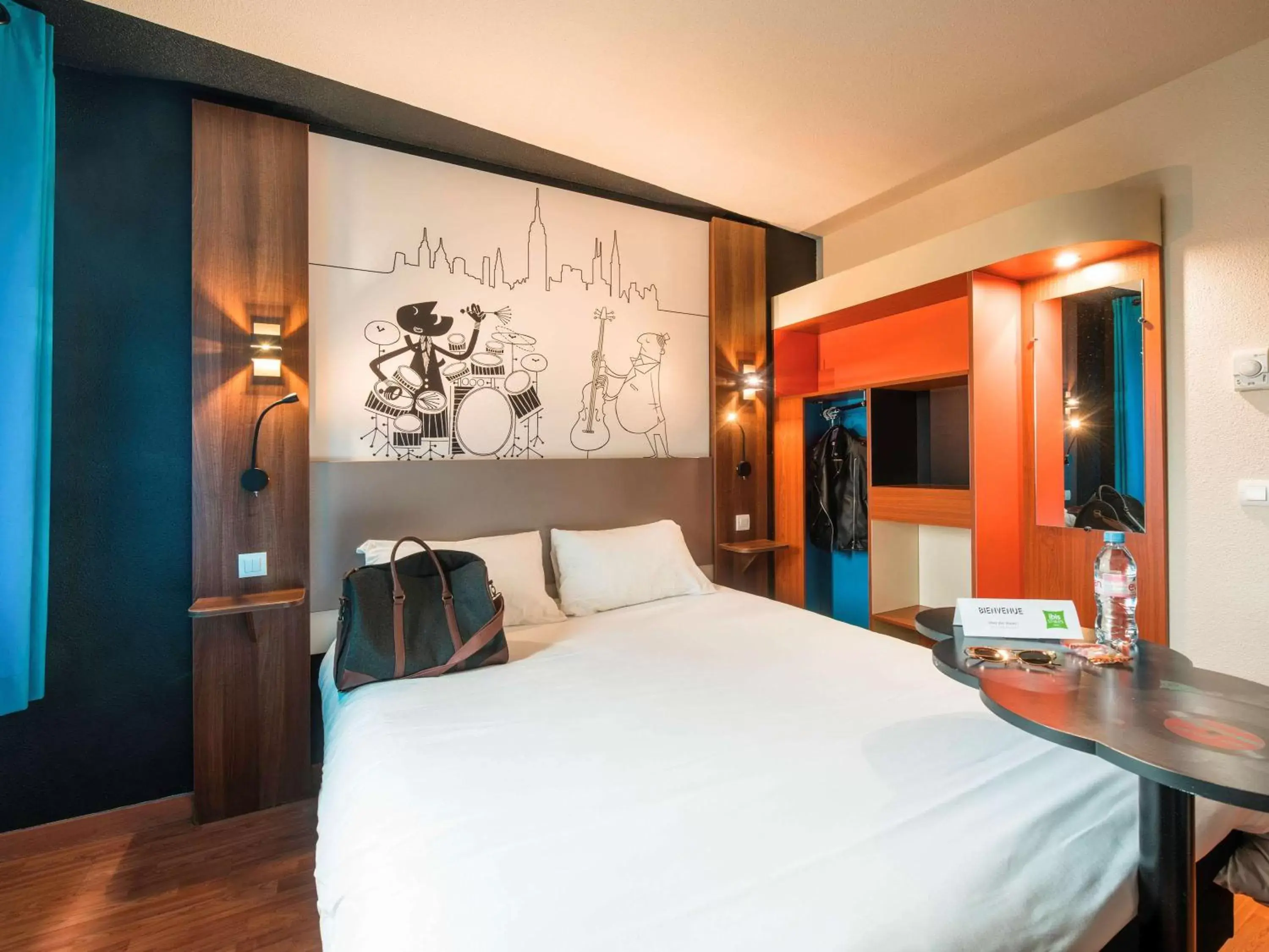 Photo of the whole room, Bed in Ibis Styles Toulouse Blagnac Aéroport