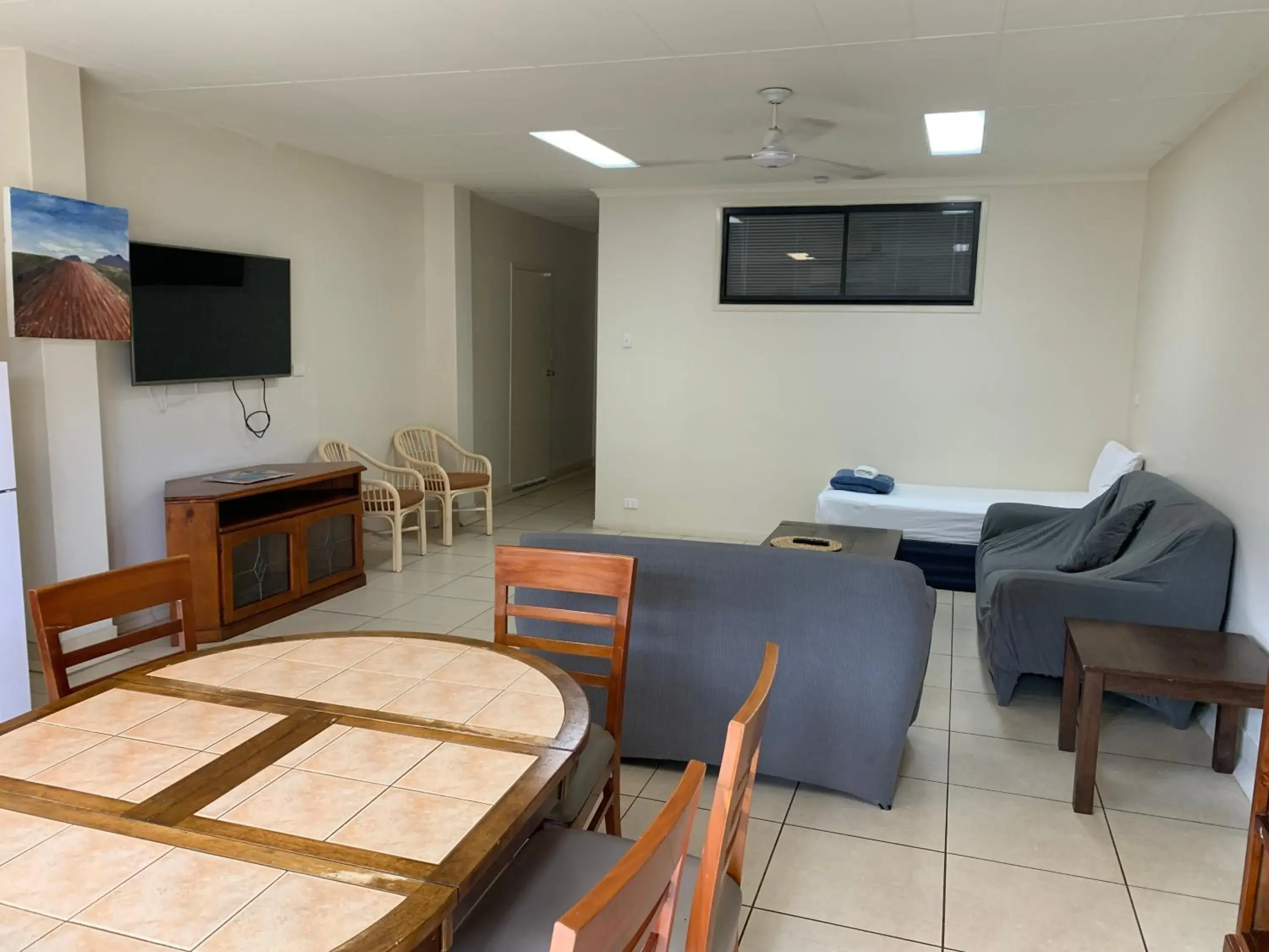 Communal lounge/ TV room in Cairns City Sheridan Motel