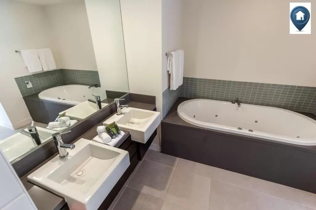 Bathroom in Port Douglas Private Apartments in Temple