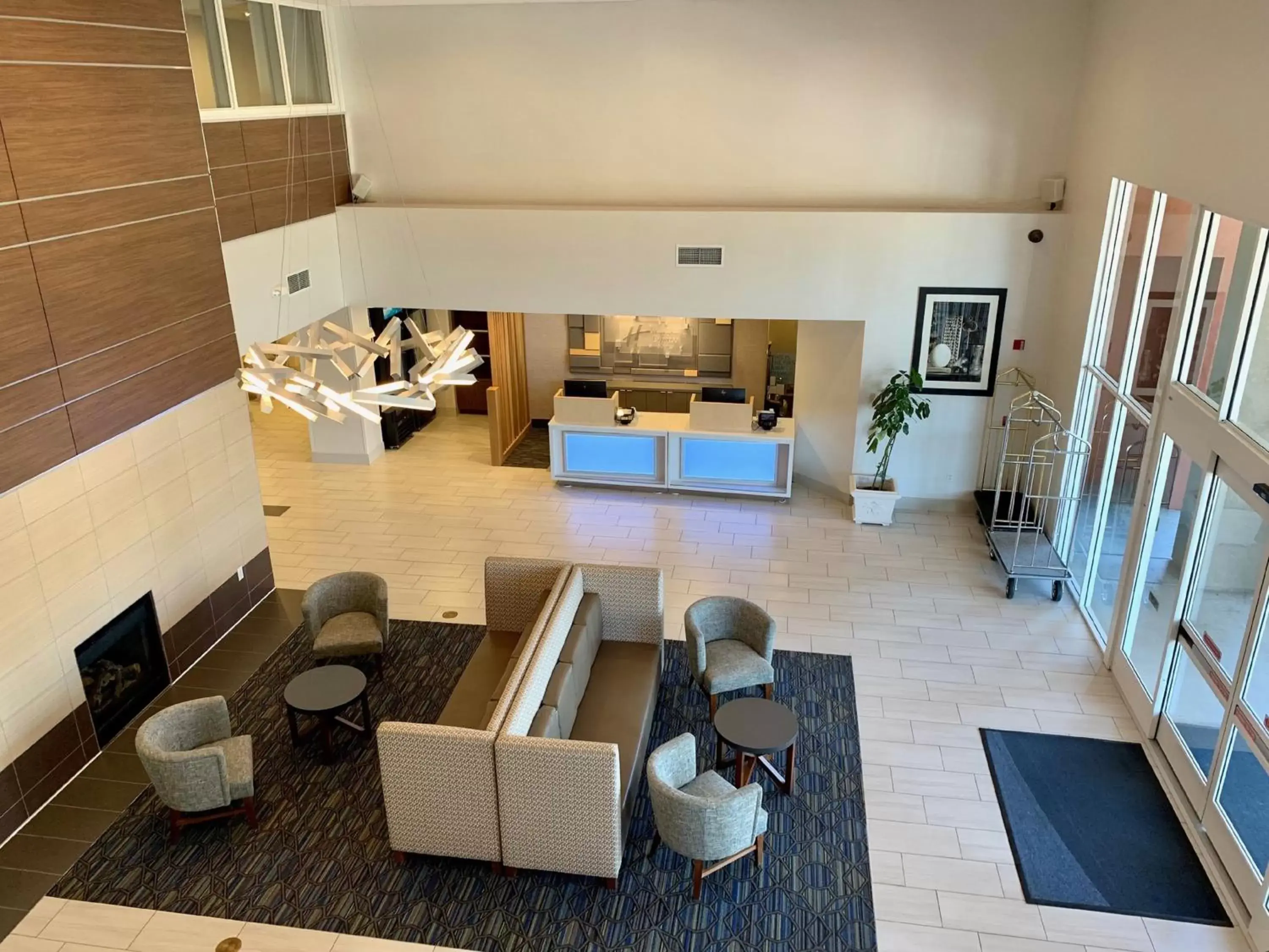 Lobby or reception, Seating Area in Holiday Inn Express & Suites Tracy, an IHG Hotel