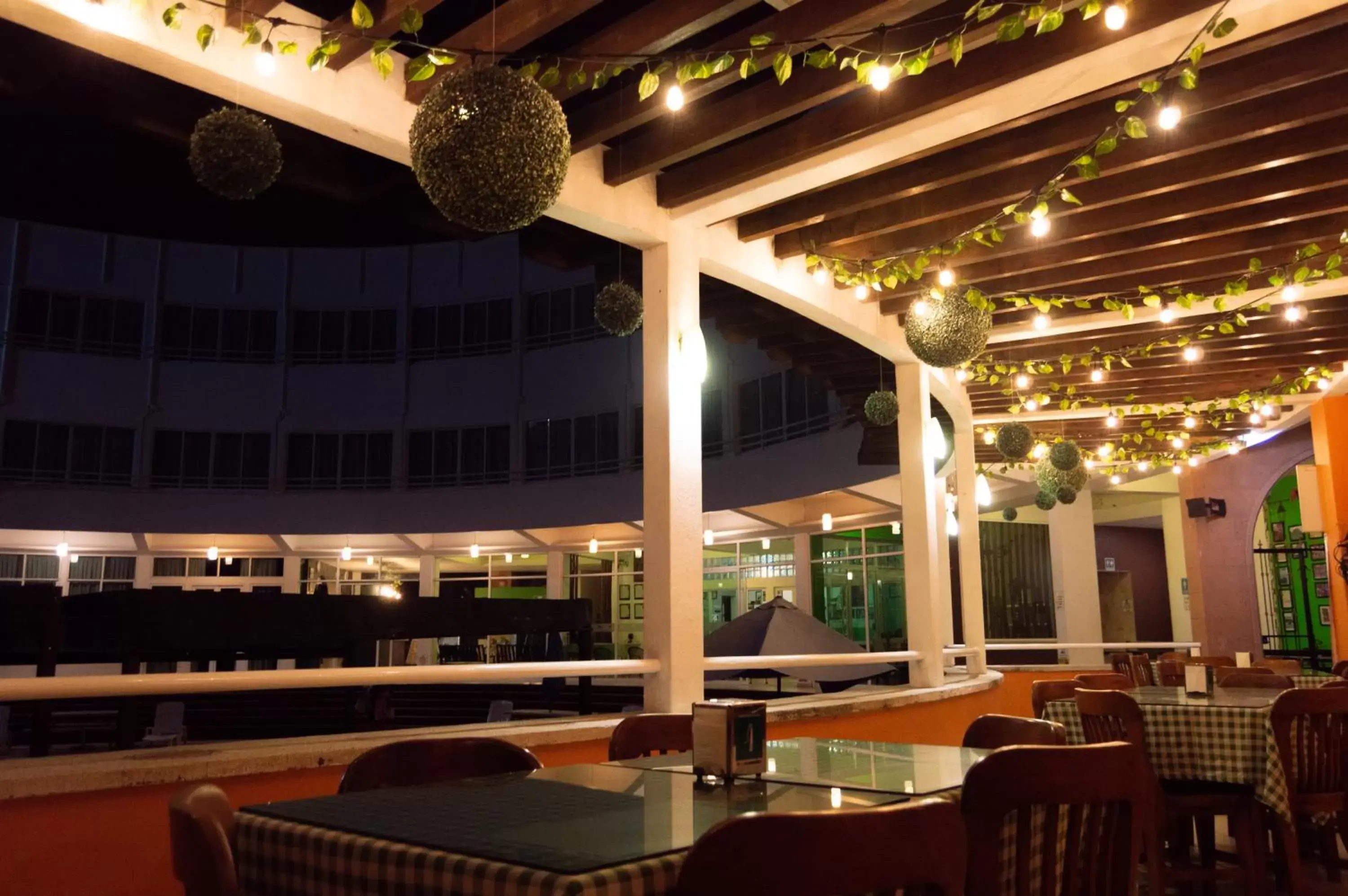 Restaurant/places to eat, Lounge/Bar in Hotel Puente Nacional & Spa