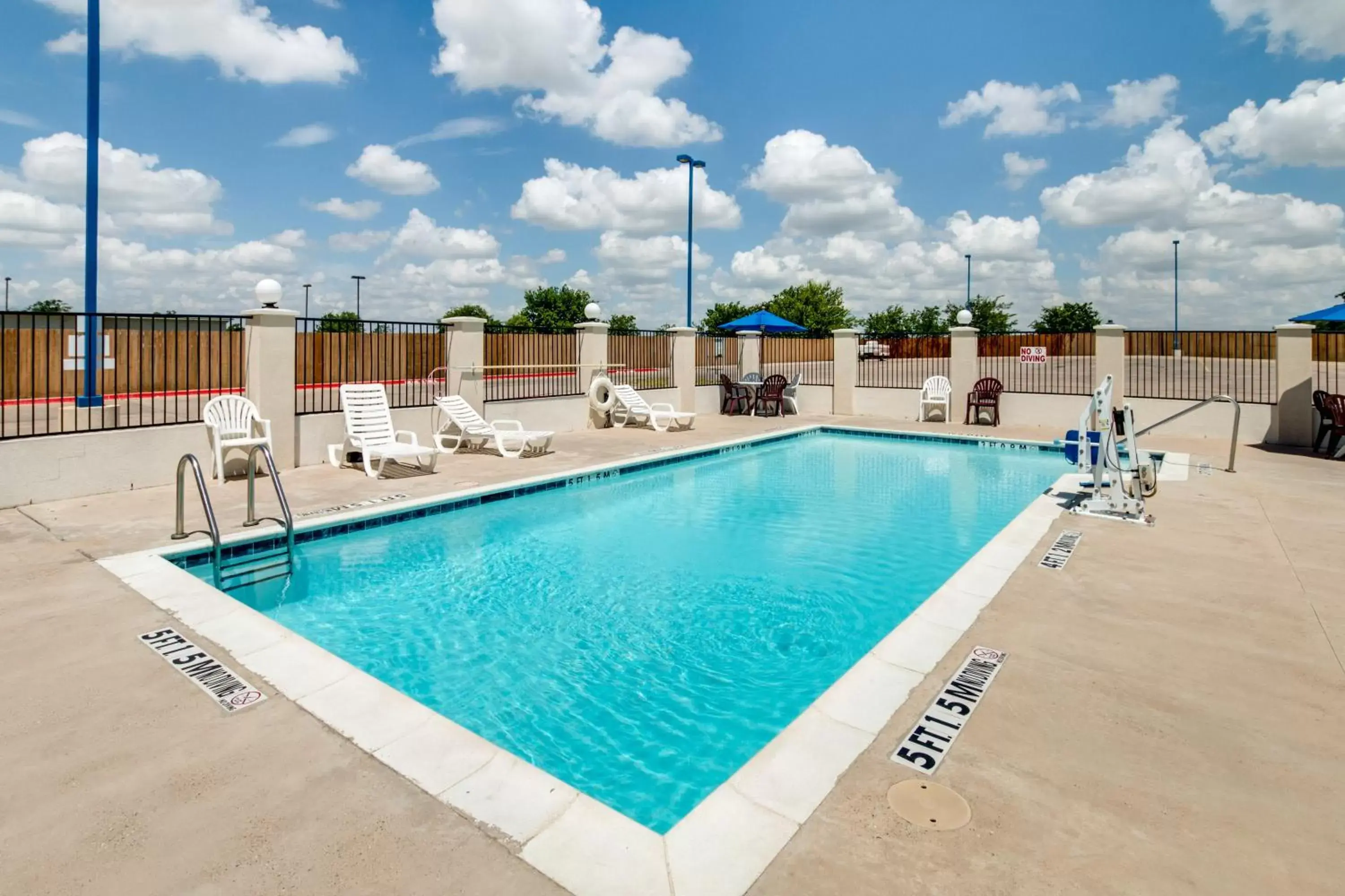 Swimming pool in Motel 6-Cleburne, TX Swimming pool in Motel 6-Cleburne, TX