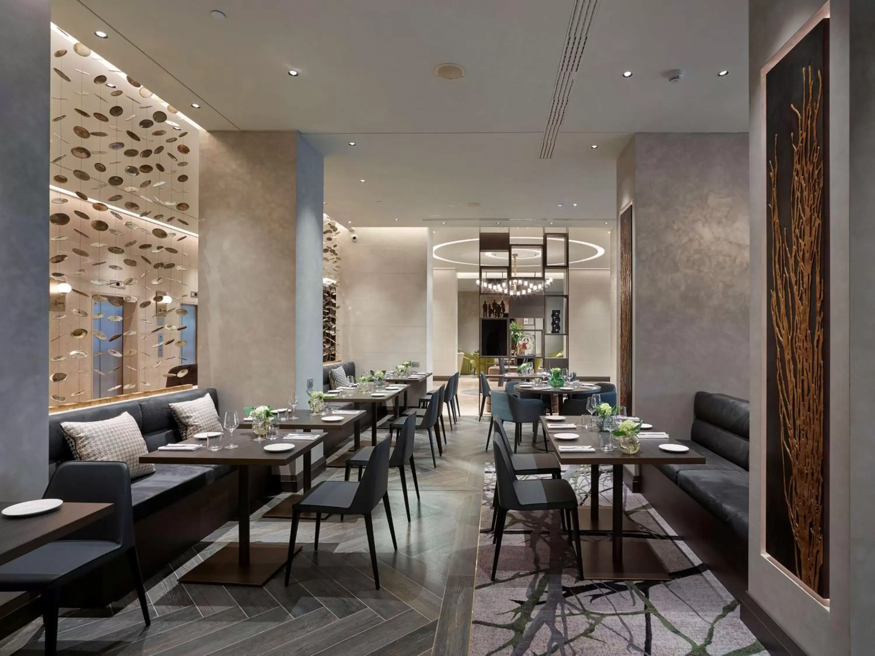 Lounge or bar, Restaurant/Places to Eat in Hilton Milan